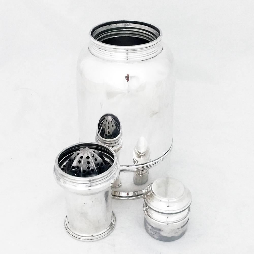 Sterling Silver Art Deco Cocktail Shaker by Cartier of Paris In Excellent Condition In Singapore, SG