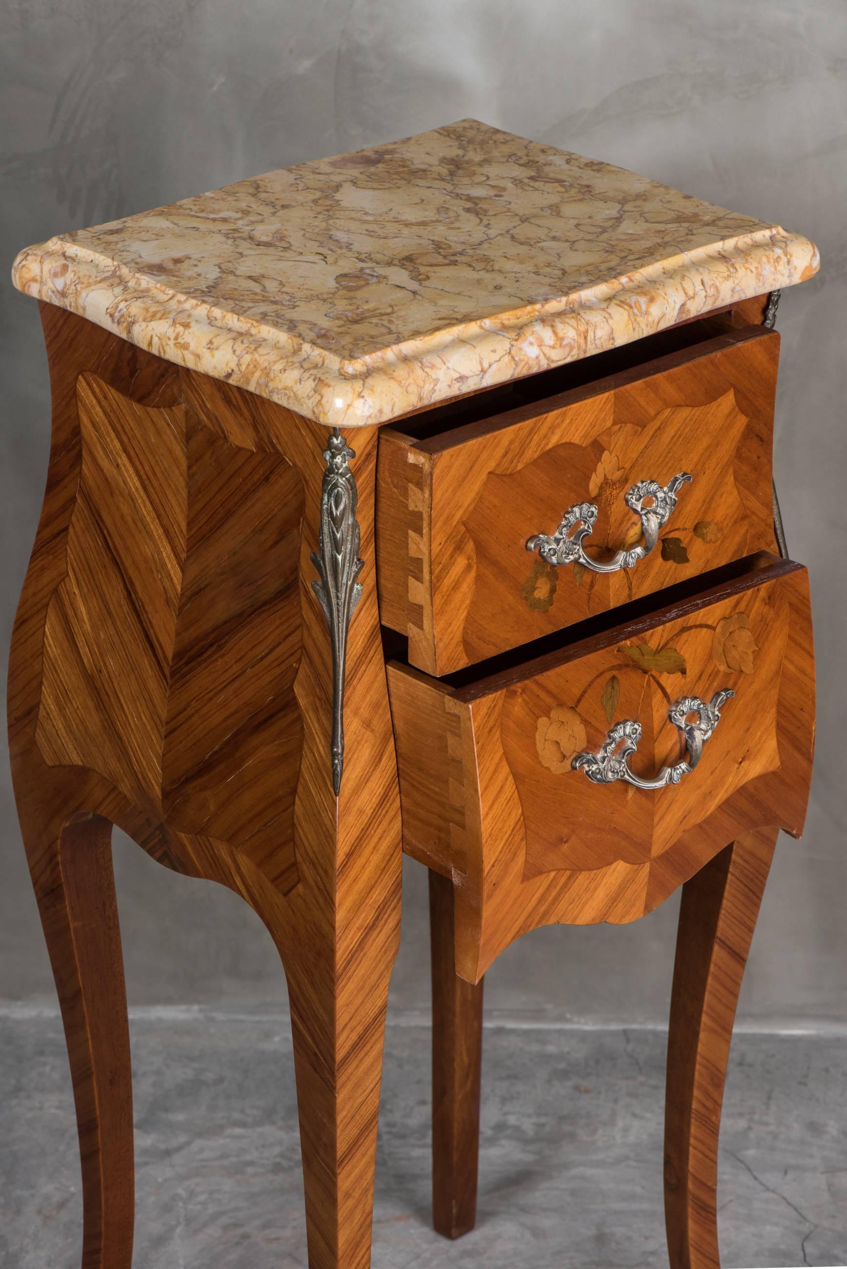Pair of 1950s Louis XV Bedside Tables In Excellent Condition For Sale In Sheung Wan, HK