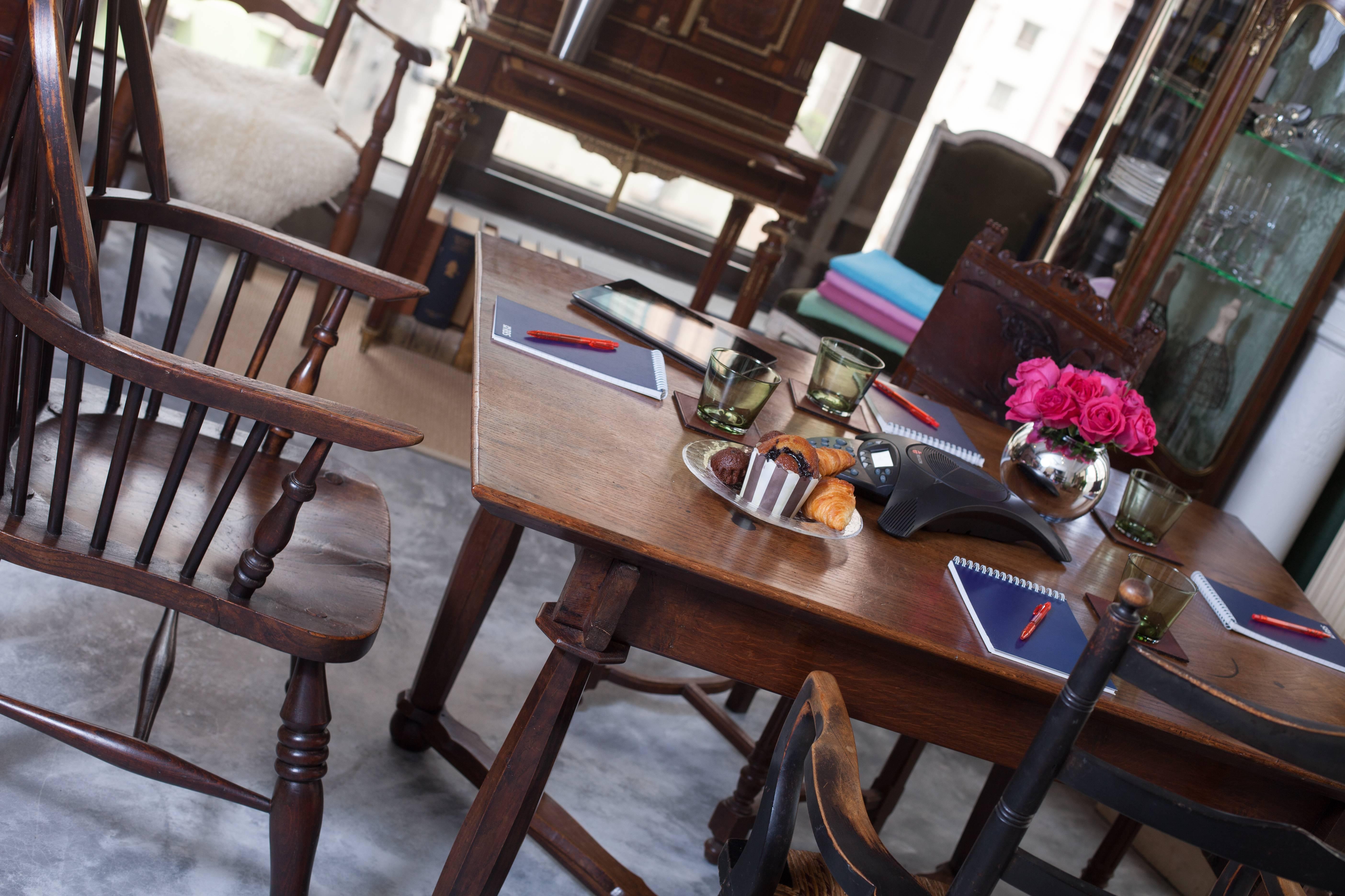 19th Century Oak Hall or Dining Table In Good Condition For Sale In Sheung Wan, HK