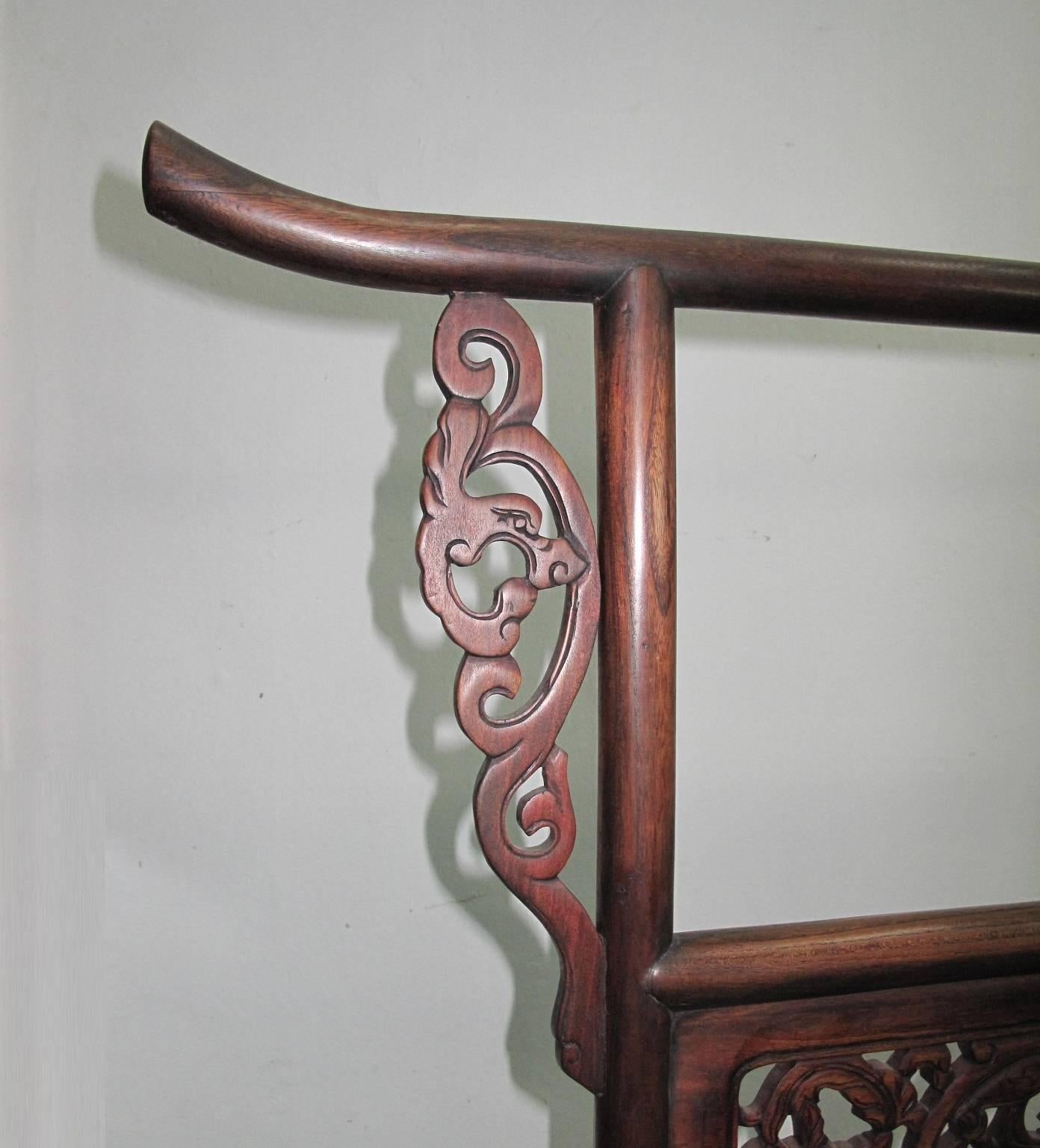 19th Century Chinese Elmwood Clothes Rack In Good Condition For Sale In Central, HK