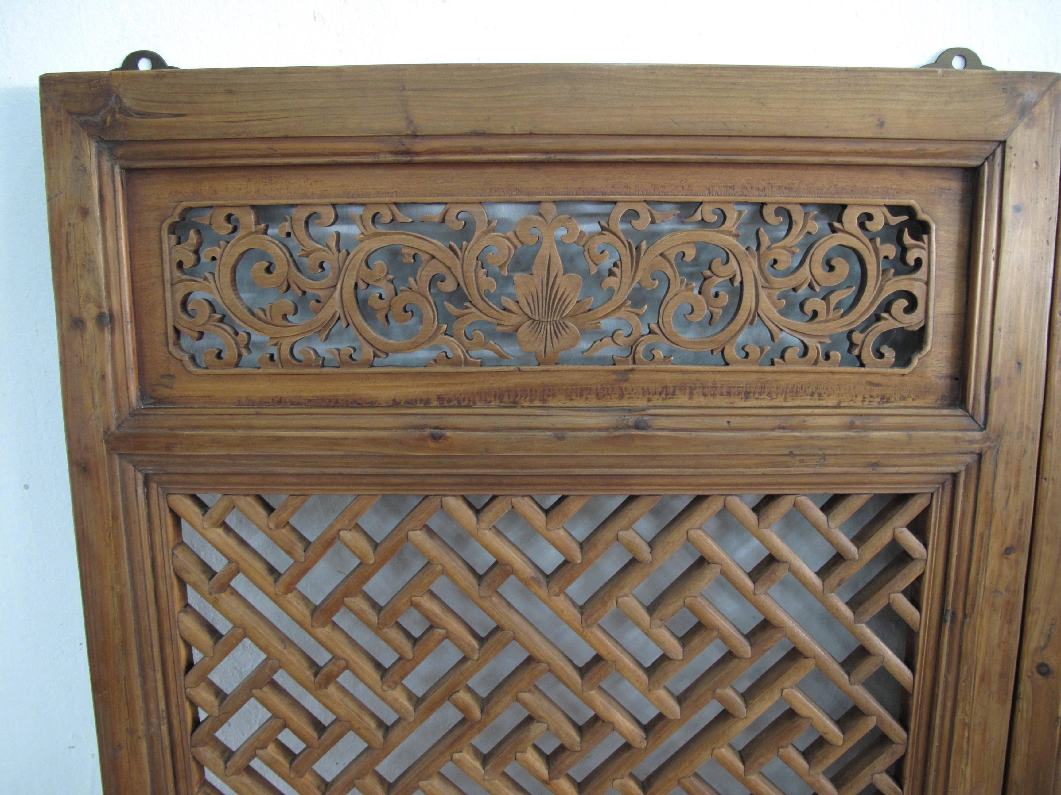 Pair of Early 19th Century Chinese Window Screens In Good Condition For Sale In Central, HK