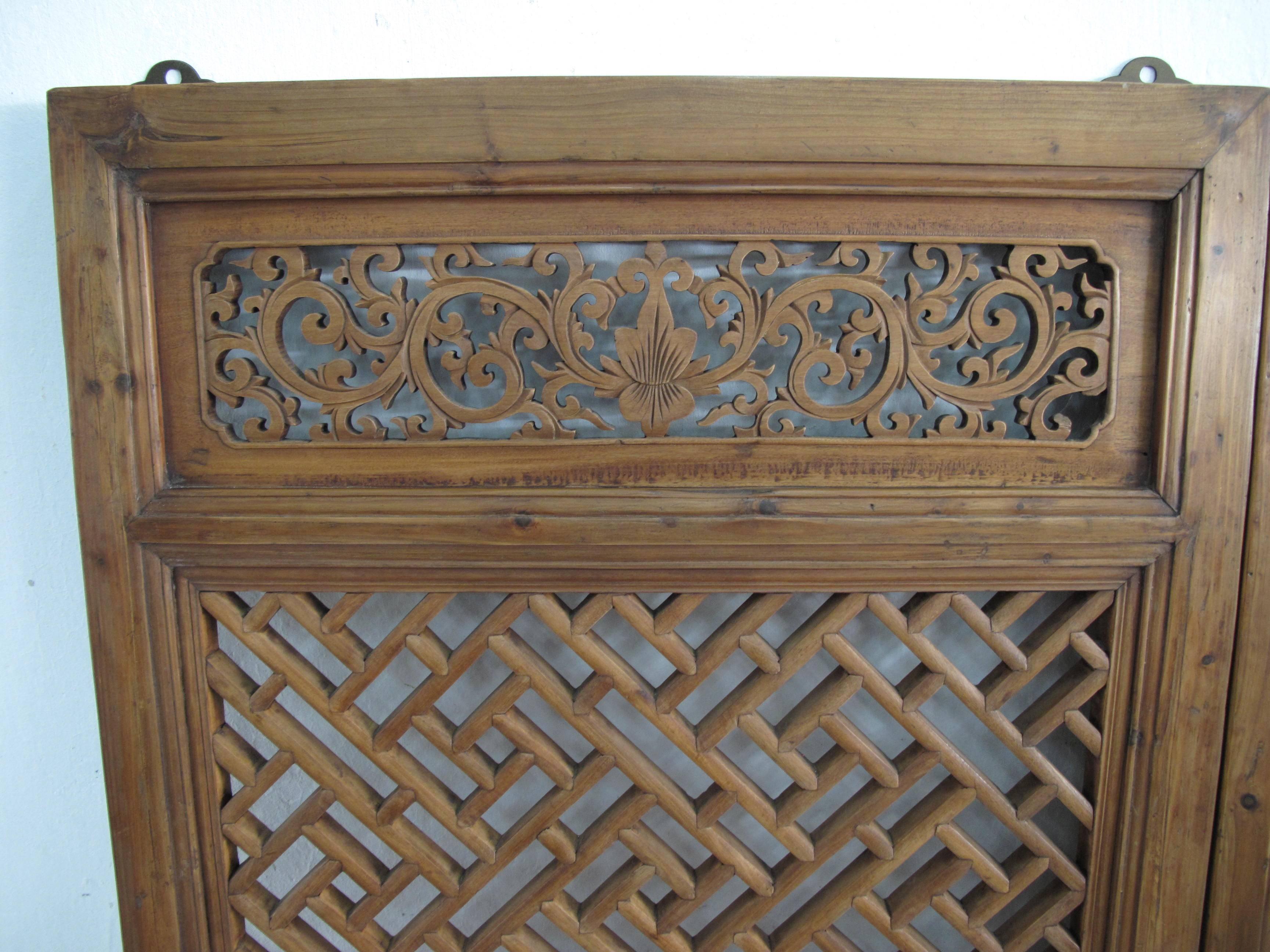 Pair of Early 19th Century Chinese Window Screens In Good Condition For Sale In Central, HK