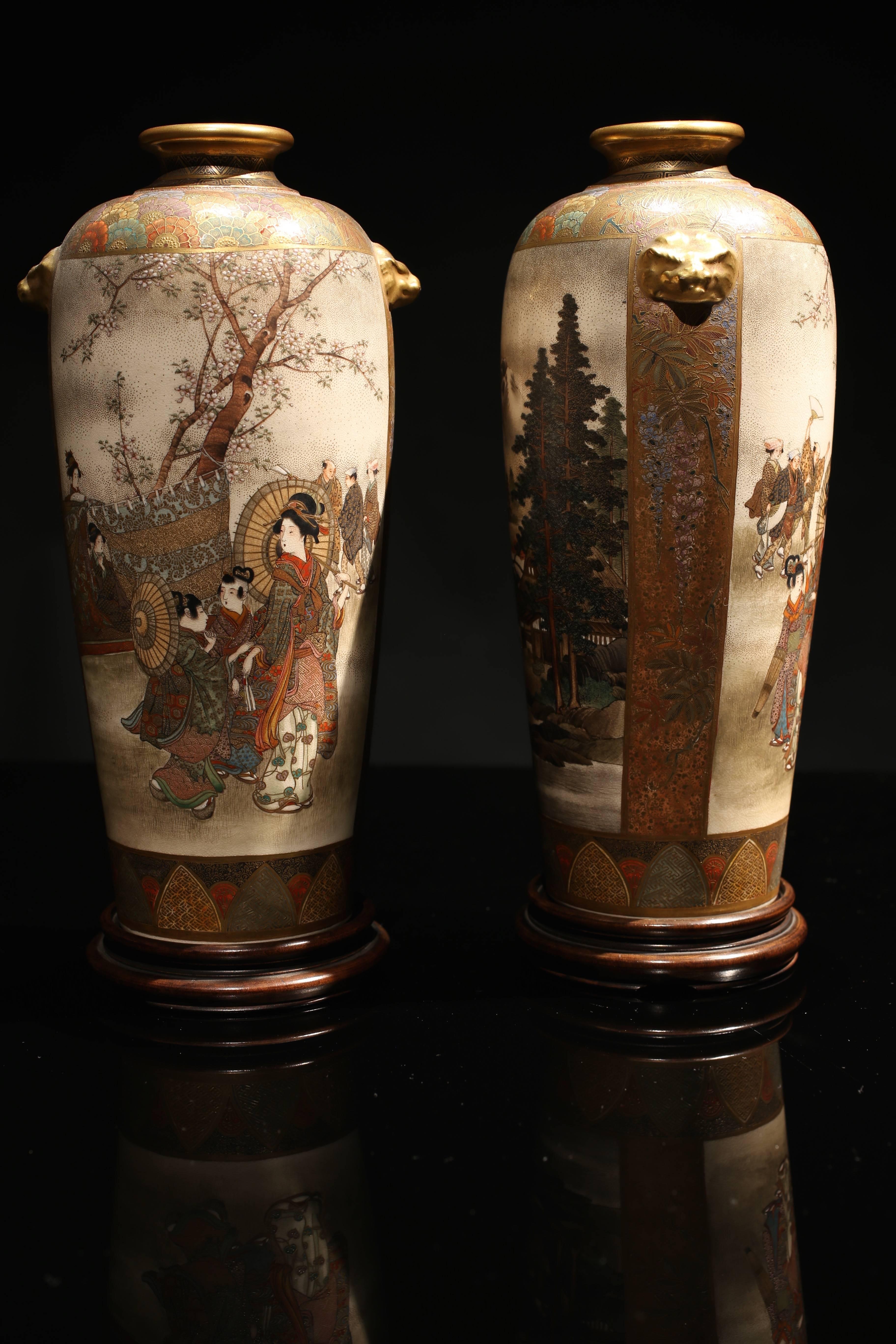 Superb Quality Pair of Japanese Meiji Period Satsuma Vases by Hozan In Excellent Condition In Mosman Park, AU