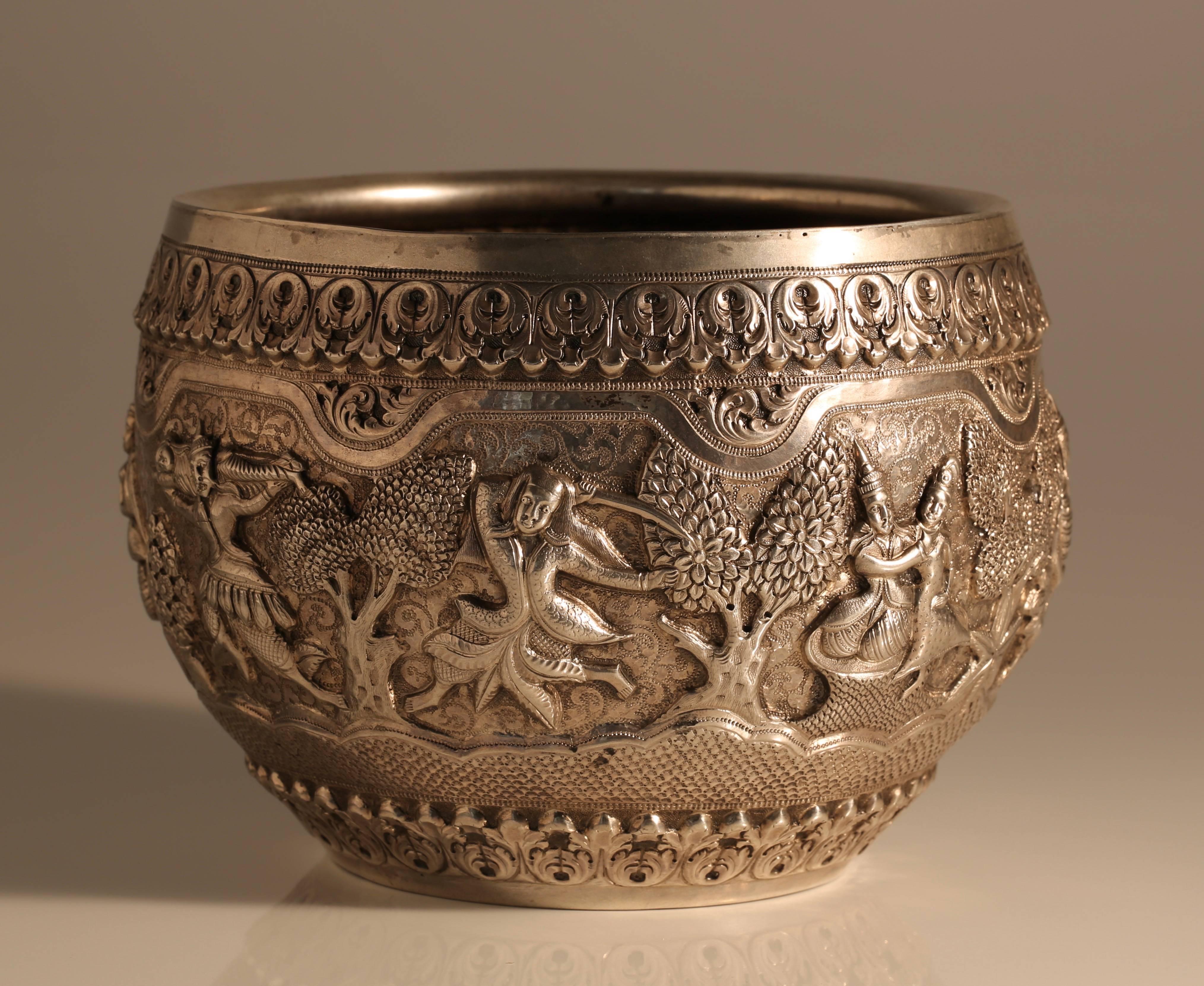 Repoussé Early 20th Century Burmese Silver Bowl For Sale