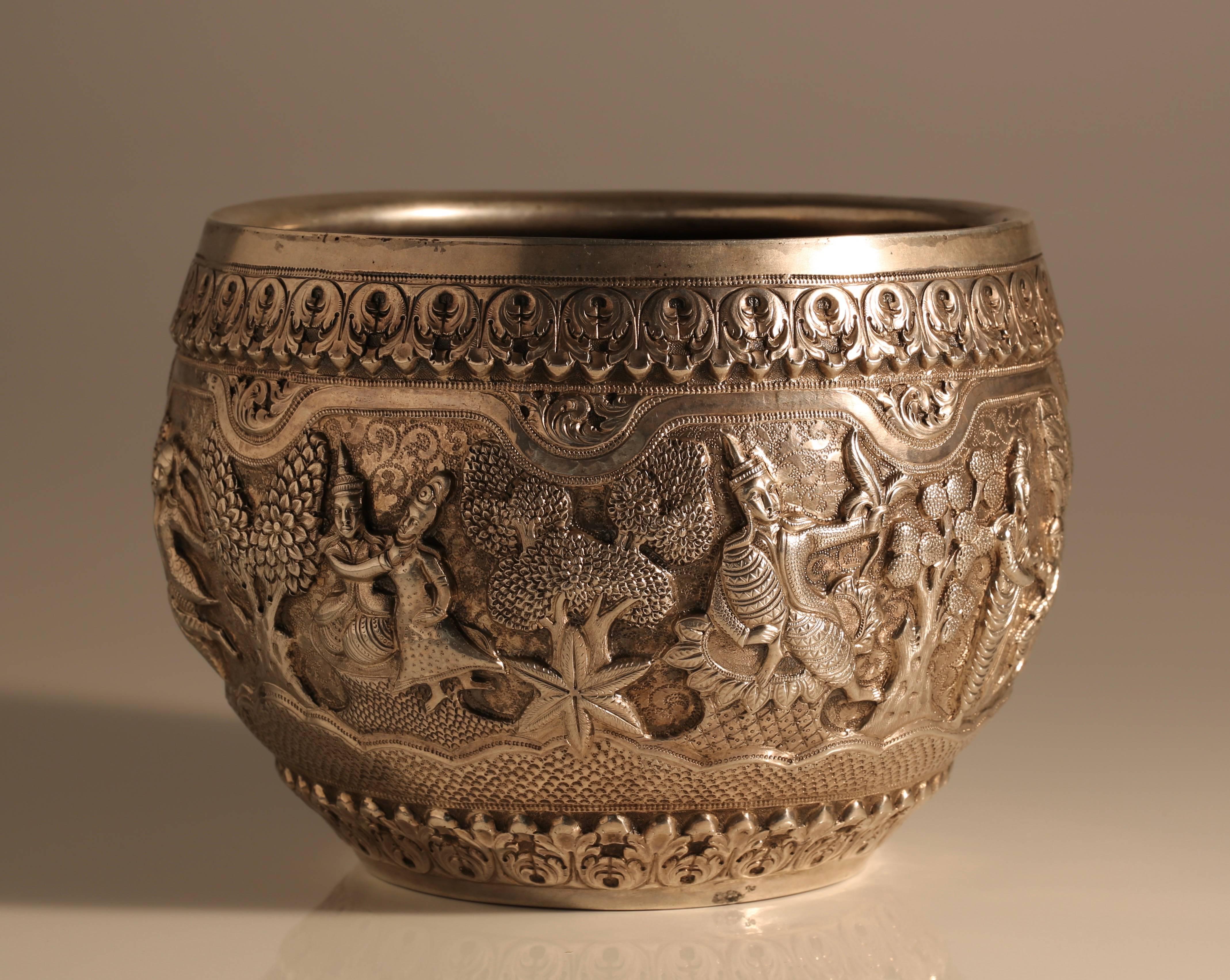 Early 20th Century Burmese Silver Bowl In Excellent Condition For Sale In Mosman Park, AU