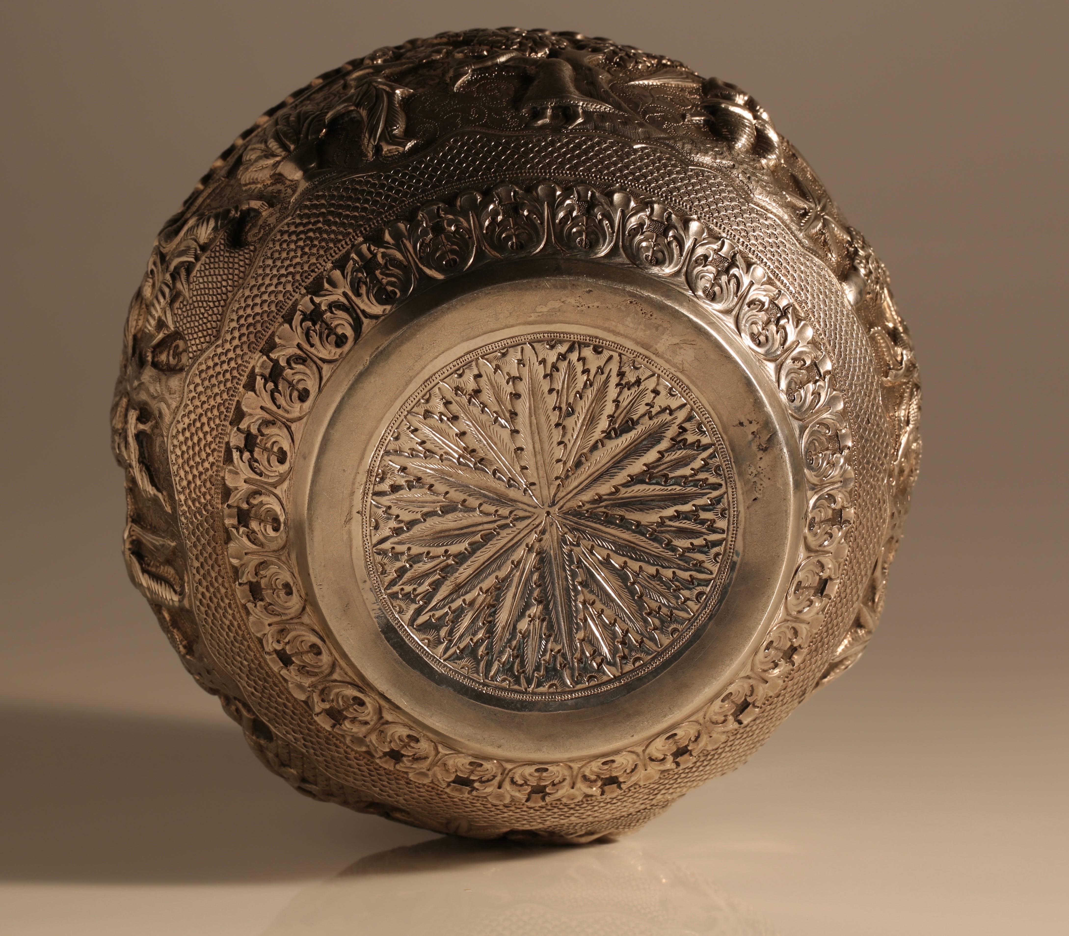 Early 20th Century Burmese Silver Bowl For Sale 2