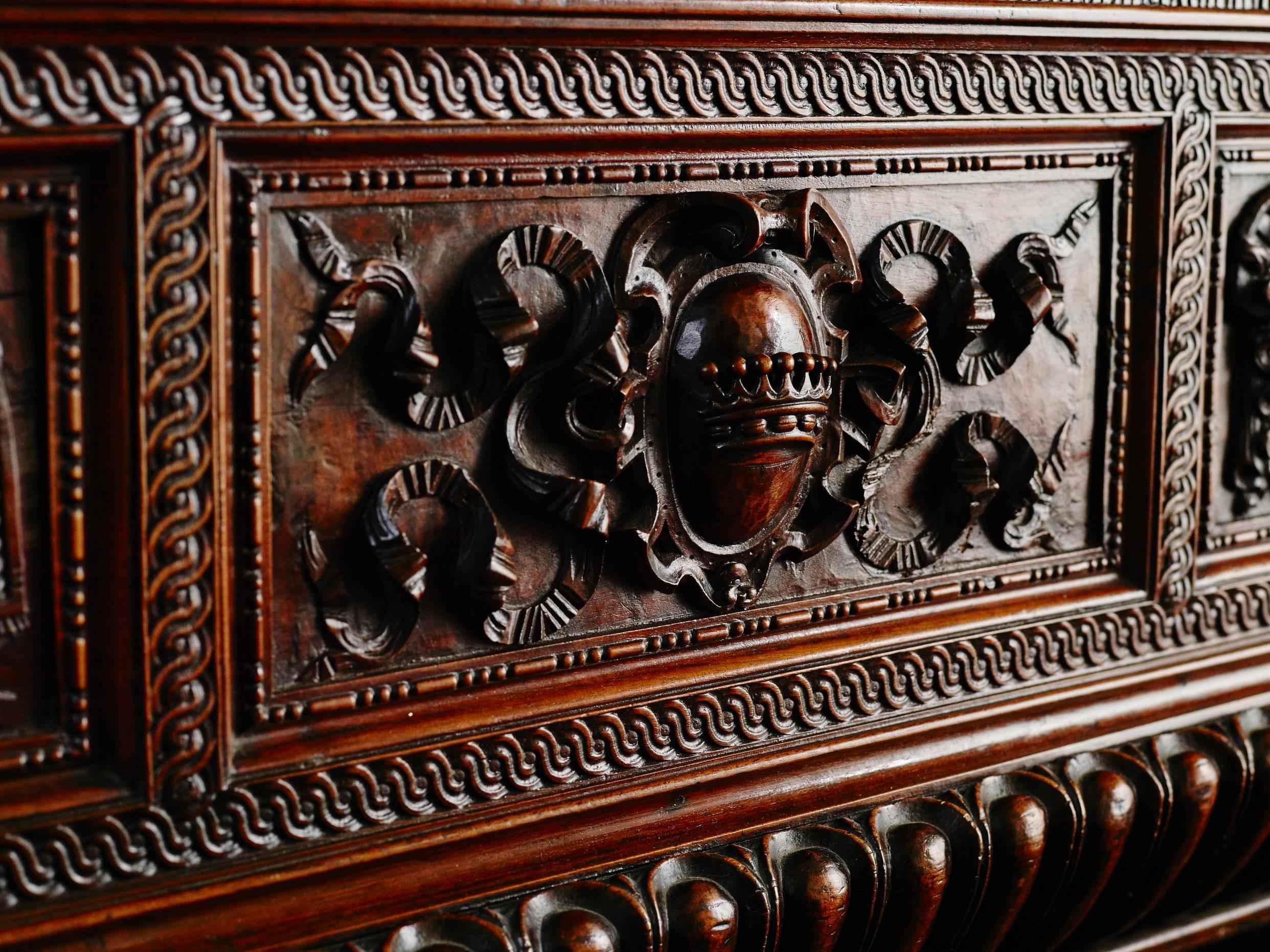 A very good quality 16th century Tuscan walnut marriage cassone. Firenze, circa 1580.

This fine example of an Italian Renaissance cassone is constructed from a poplar carcass applied with carved walnut panels and mouldings in an overall antique