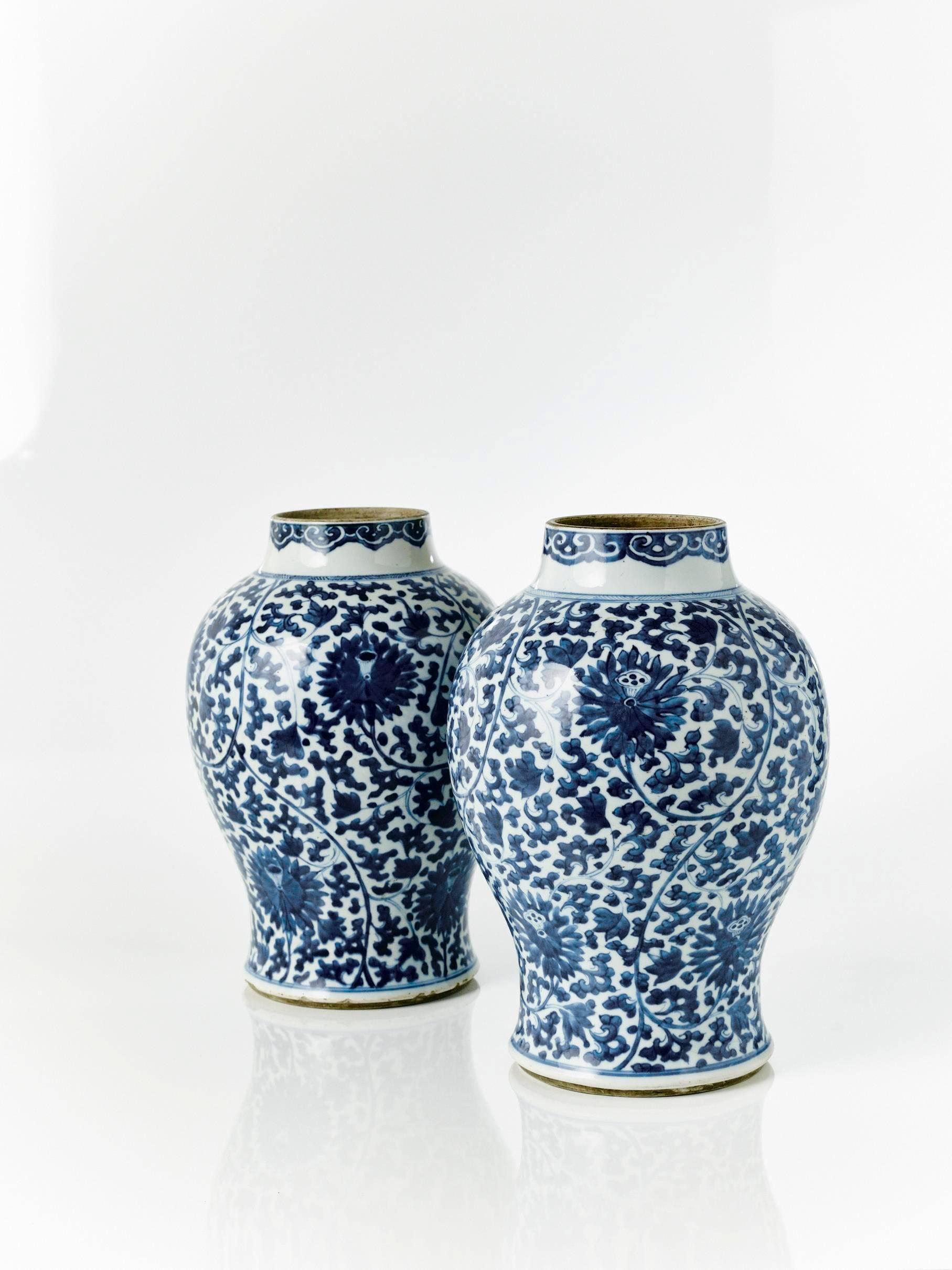 Qing Pair of Chinese Kangxi Period Jars, circa 1700