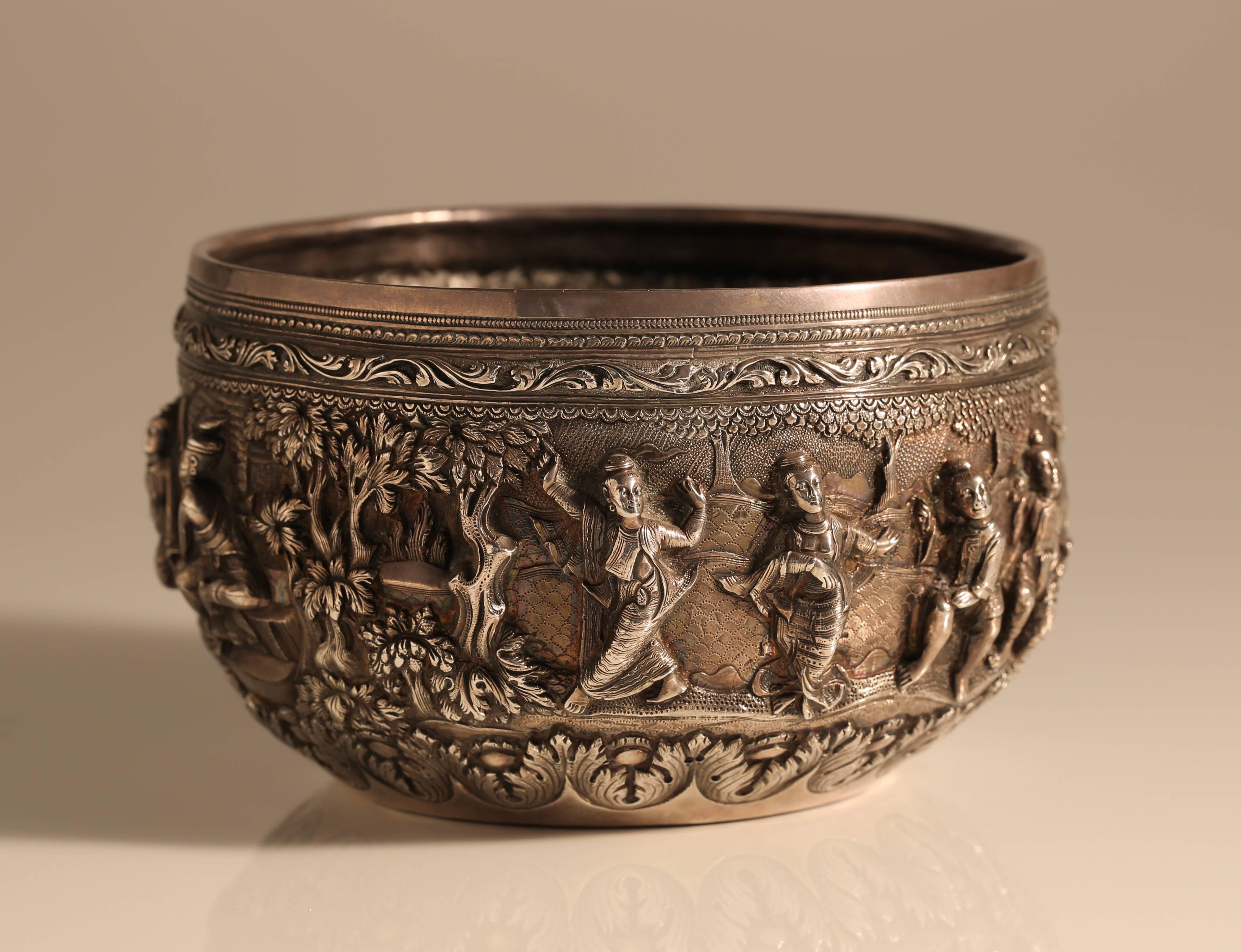 Early 20th Century Burmese Silver Bowl In Good Condition For Sale In Mosman Park, AU