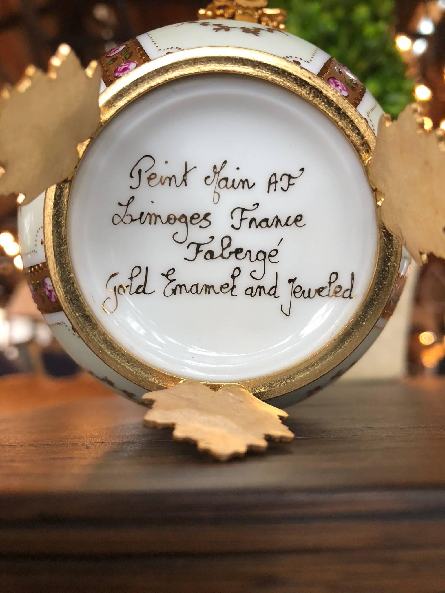 Oeufs de Faberge avec colombes 1
