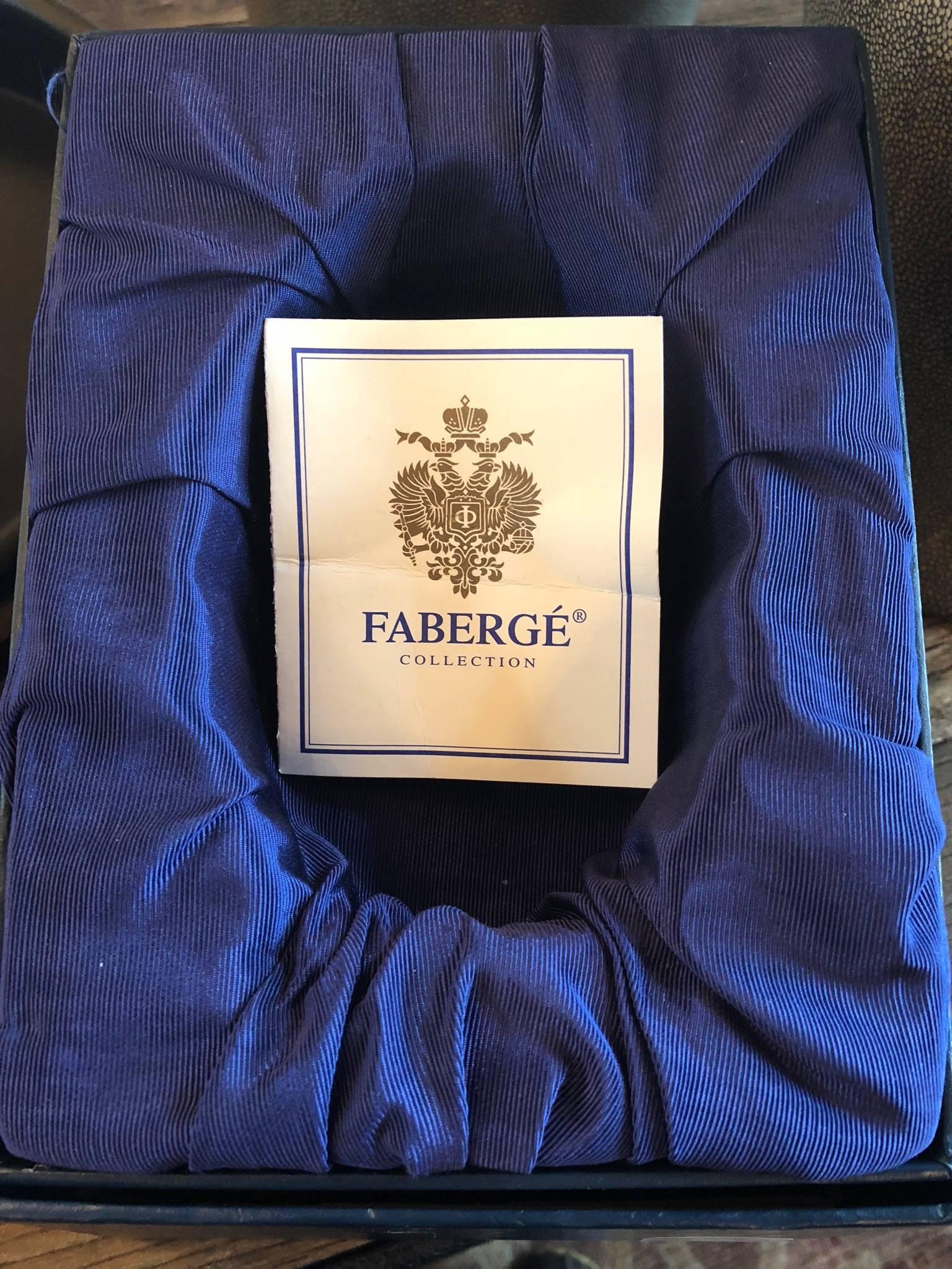 Oeufs de Faberge avec colombes 3