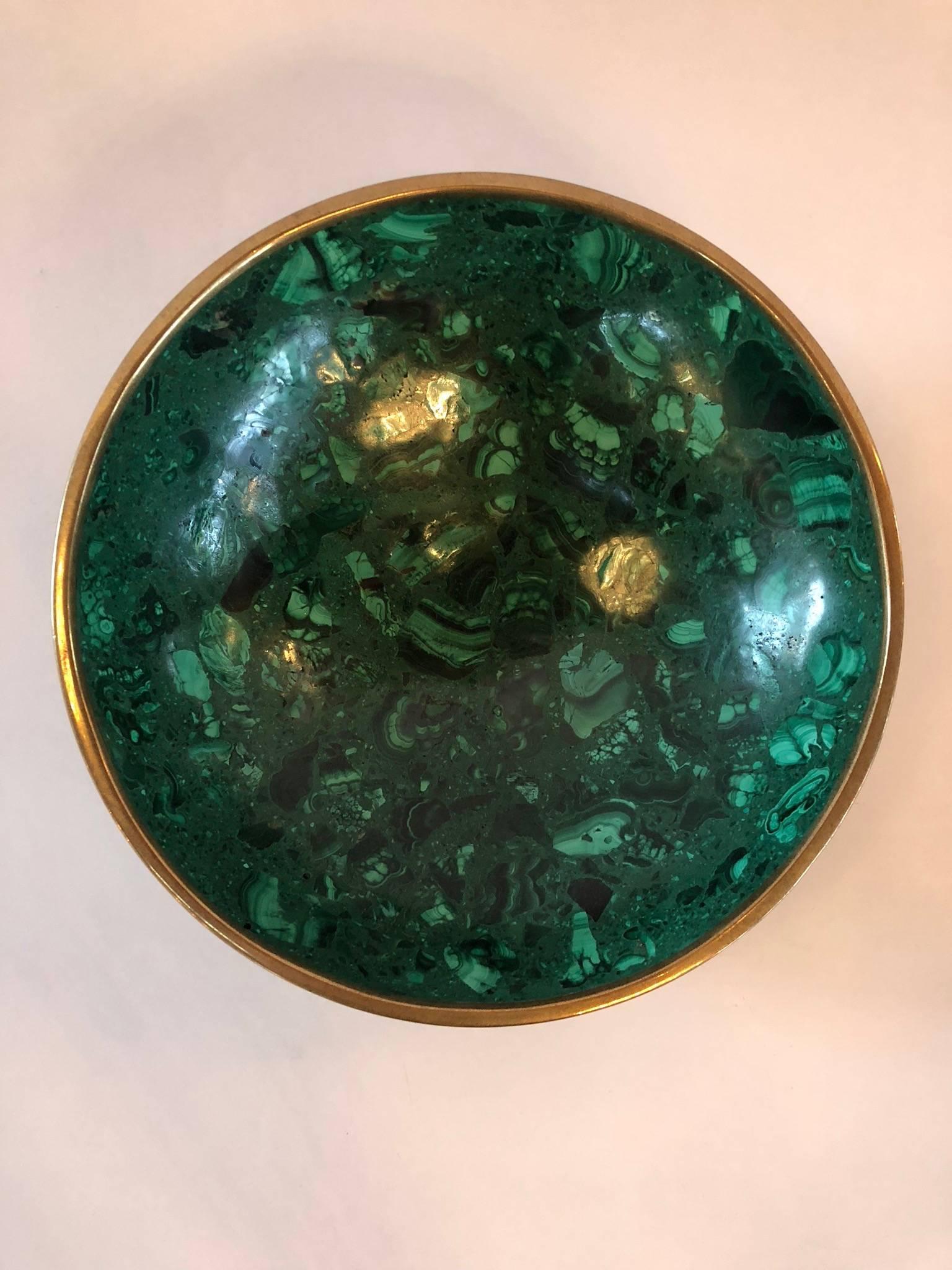 Green malachite bowl with gold rim. Measures: 7