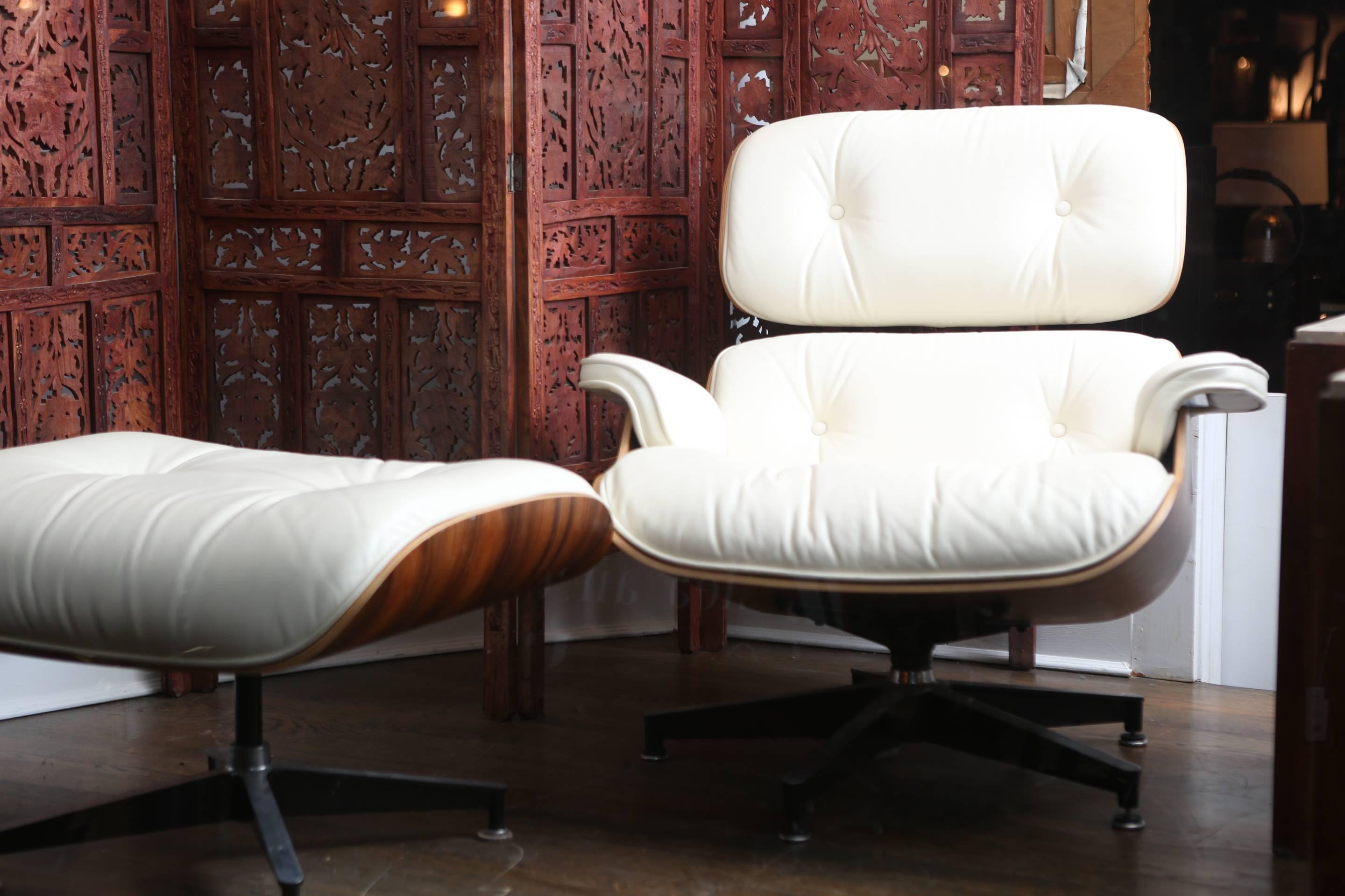 Veneer Eames Lounge Chair and Ottoman
