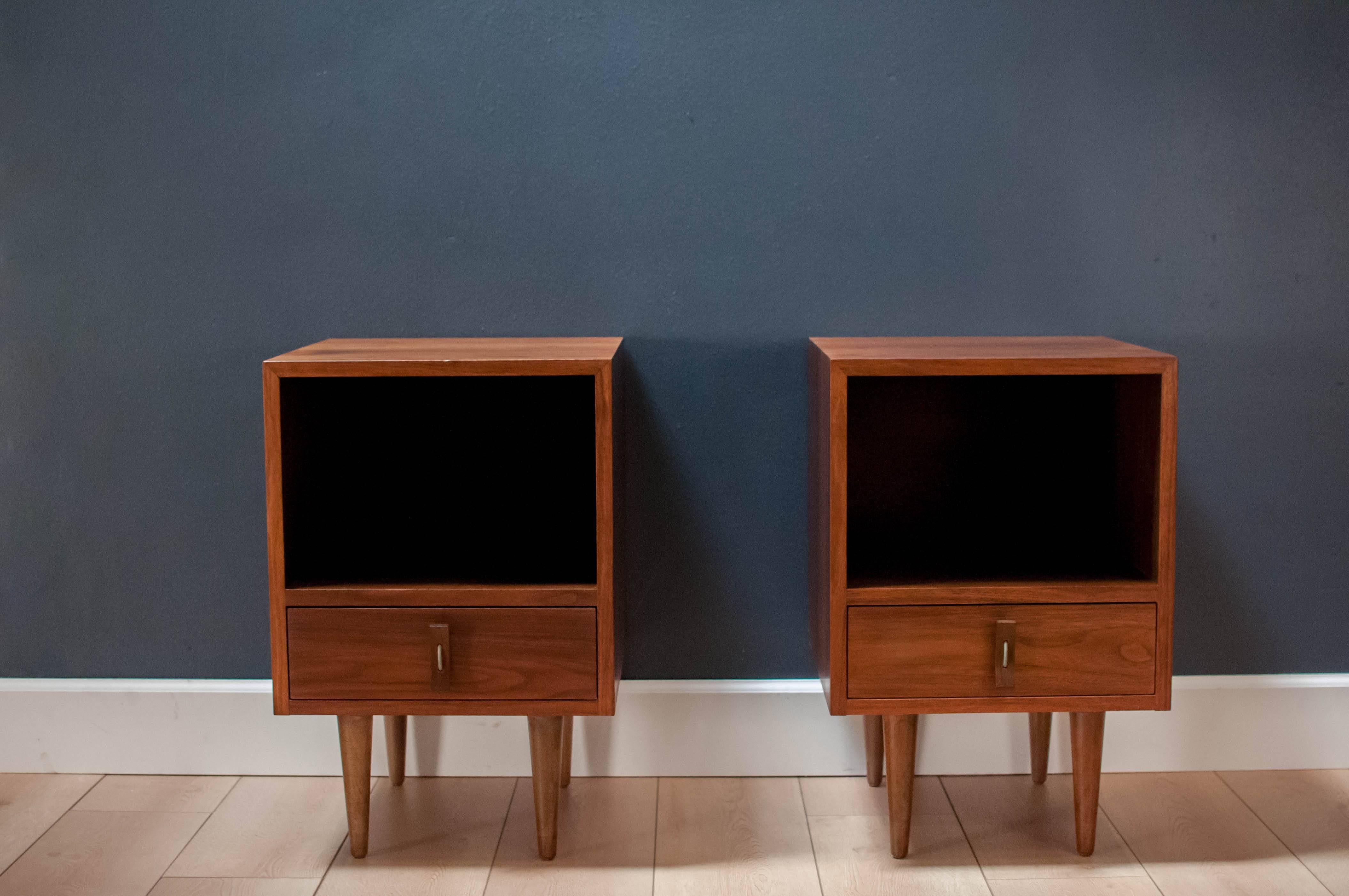 Mid Century pair of Stanley Young nightstands for Glenn of California. This set features bookmatched walnut grains and one storage drawer adorned with designer's signature bent metal pull. Also, selling the matching dresser separately.

  
