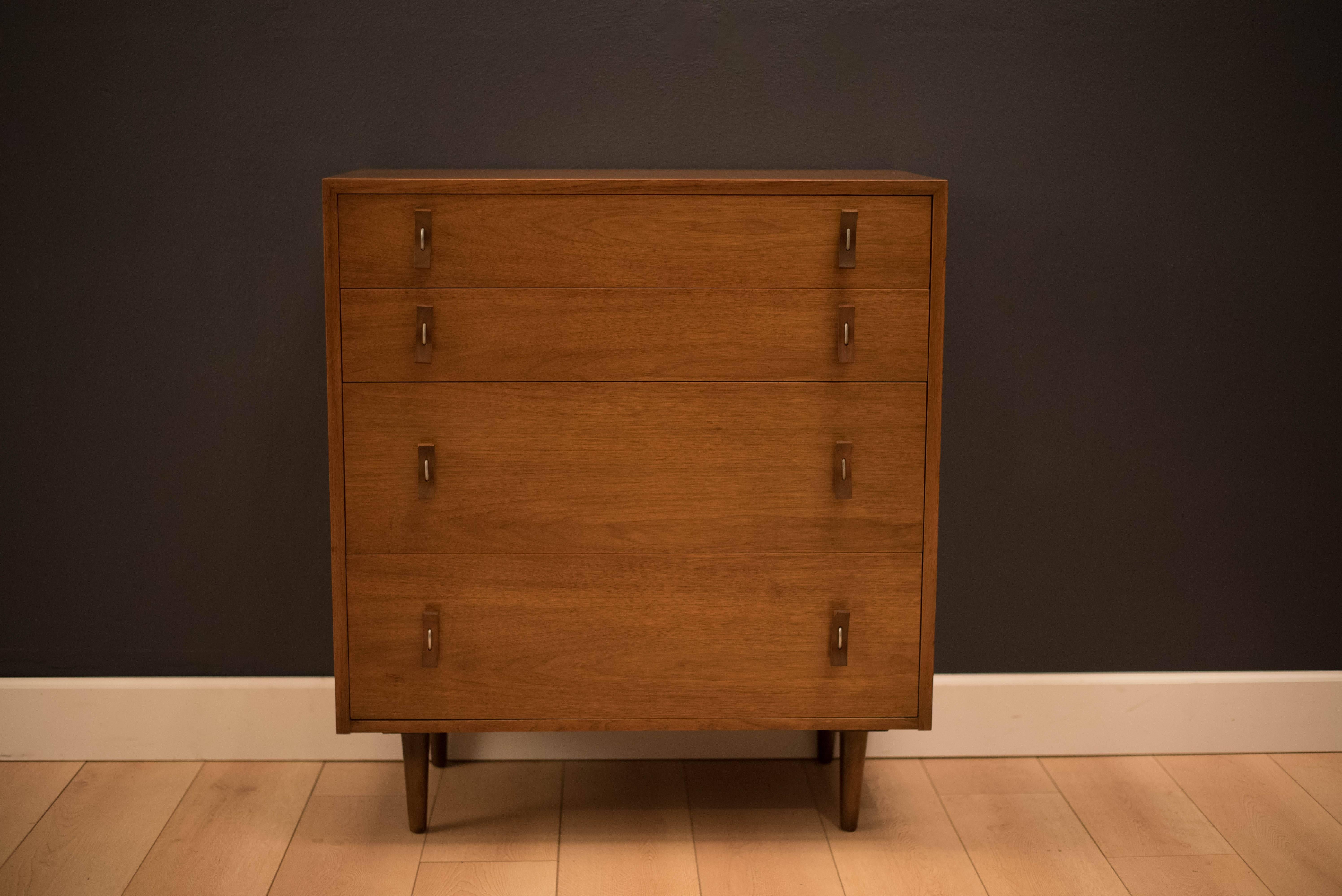 Mid-Century Modern Stanley Young dresser for Glenn of California in walnut. This chest features four drawers that provide ample storage space. Drawers are accessorized by the designer's signature walnut and bent metal pulls. Case piece displays