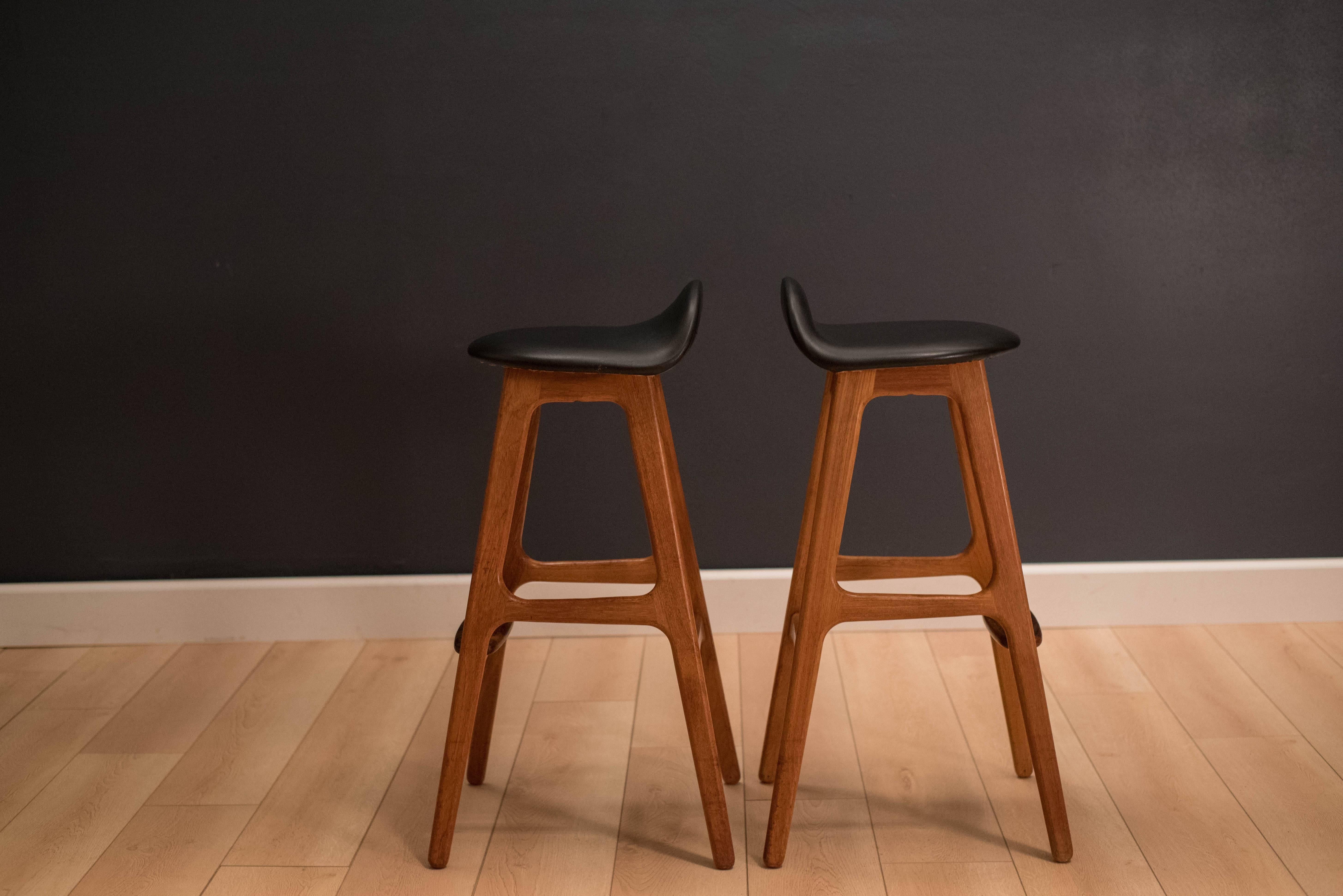 Mid-Century Pair of Erik Buch Bar Stools In Good Condition In San Jose, CA