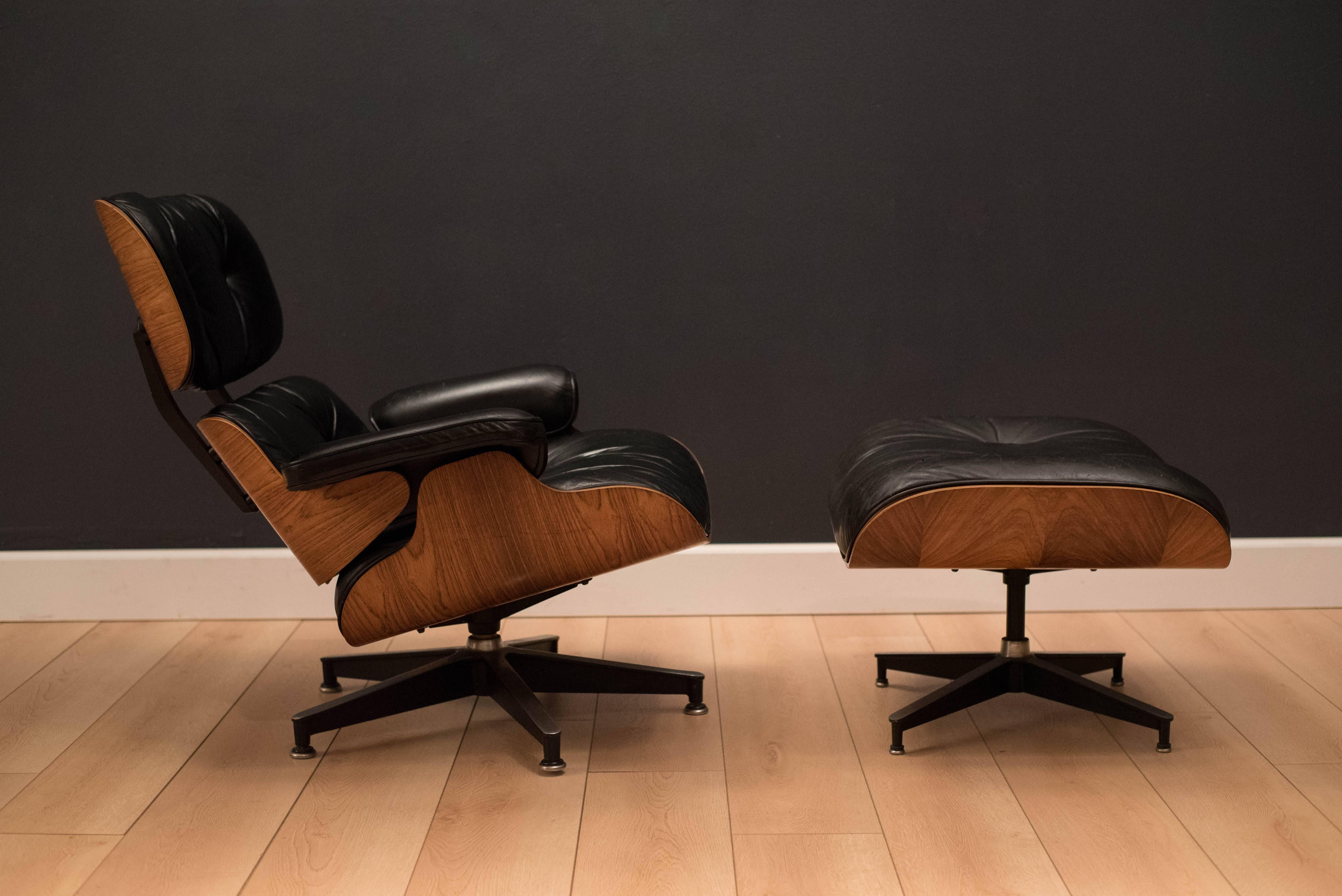 Mid-Century Modern 670 lounge chair and 671 ottoman designed by Charles and Ray Eames for Herman Miller. This iconic piece features a rosewood shell case and original black leather upholstery.

Ottoman: 26