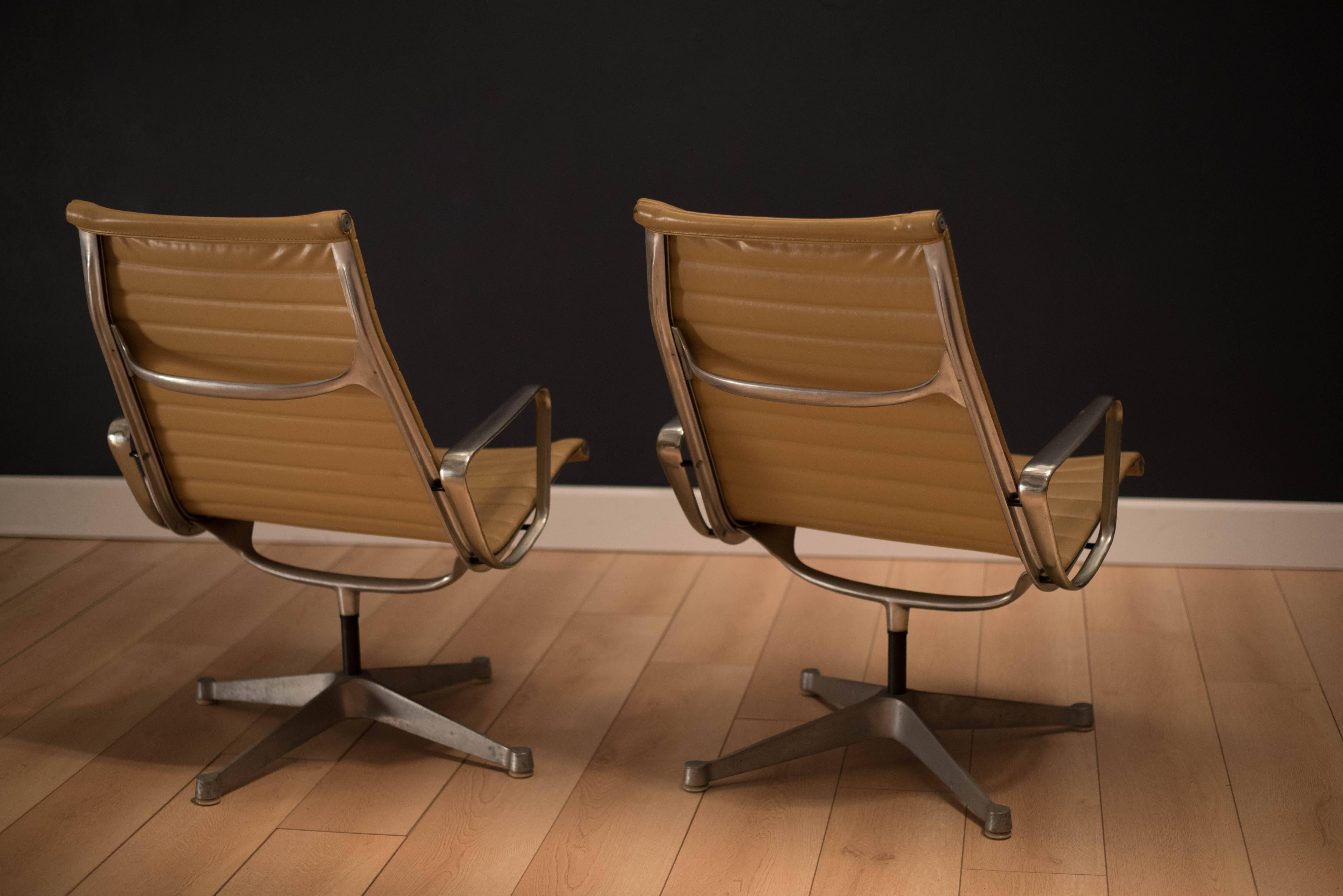 Mid-20th Century Pair of Eames Aluminum Group Chairs