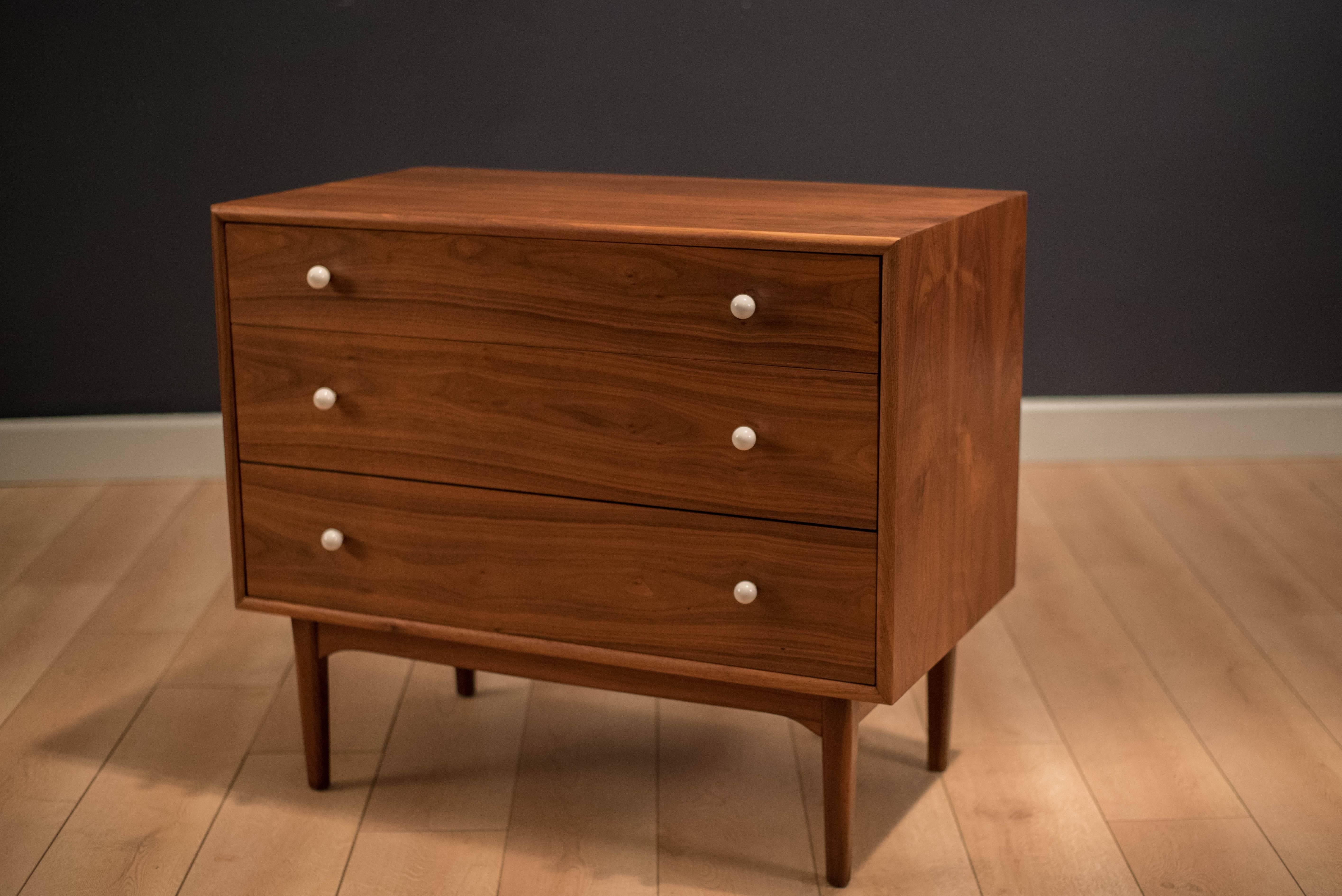 Mid-Century Drexel declaration chest by Kipp Stewart and Stewart McDougall. This piece is equipped with three spacious drawers accessorized with their signature white porcelain pulls. Casepiece displays bookmatched black walnut grains.

 