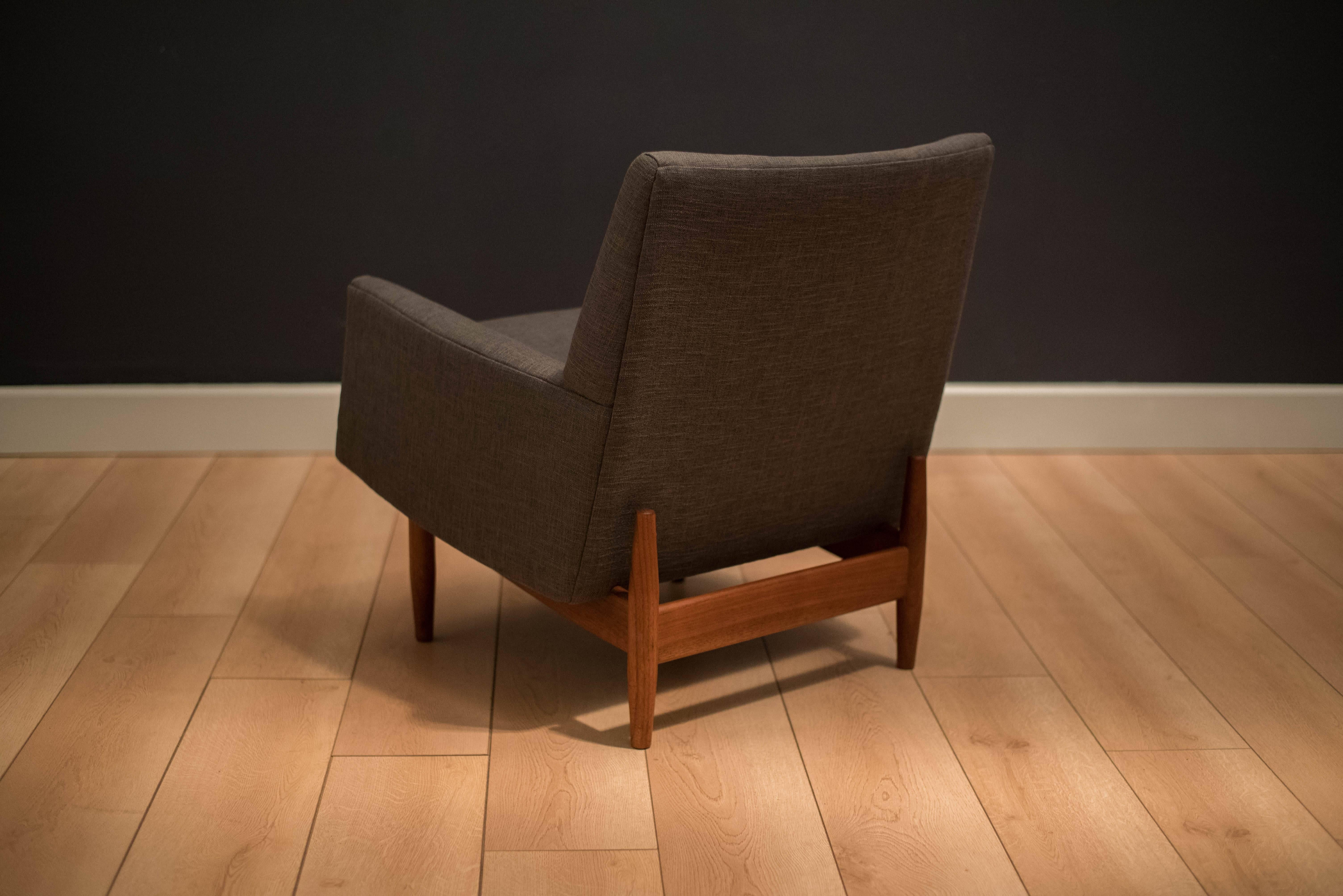 American Mid-Century Modern Jens Risom Club Chair