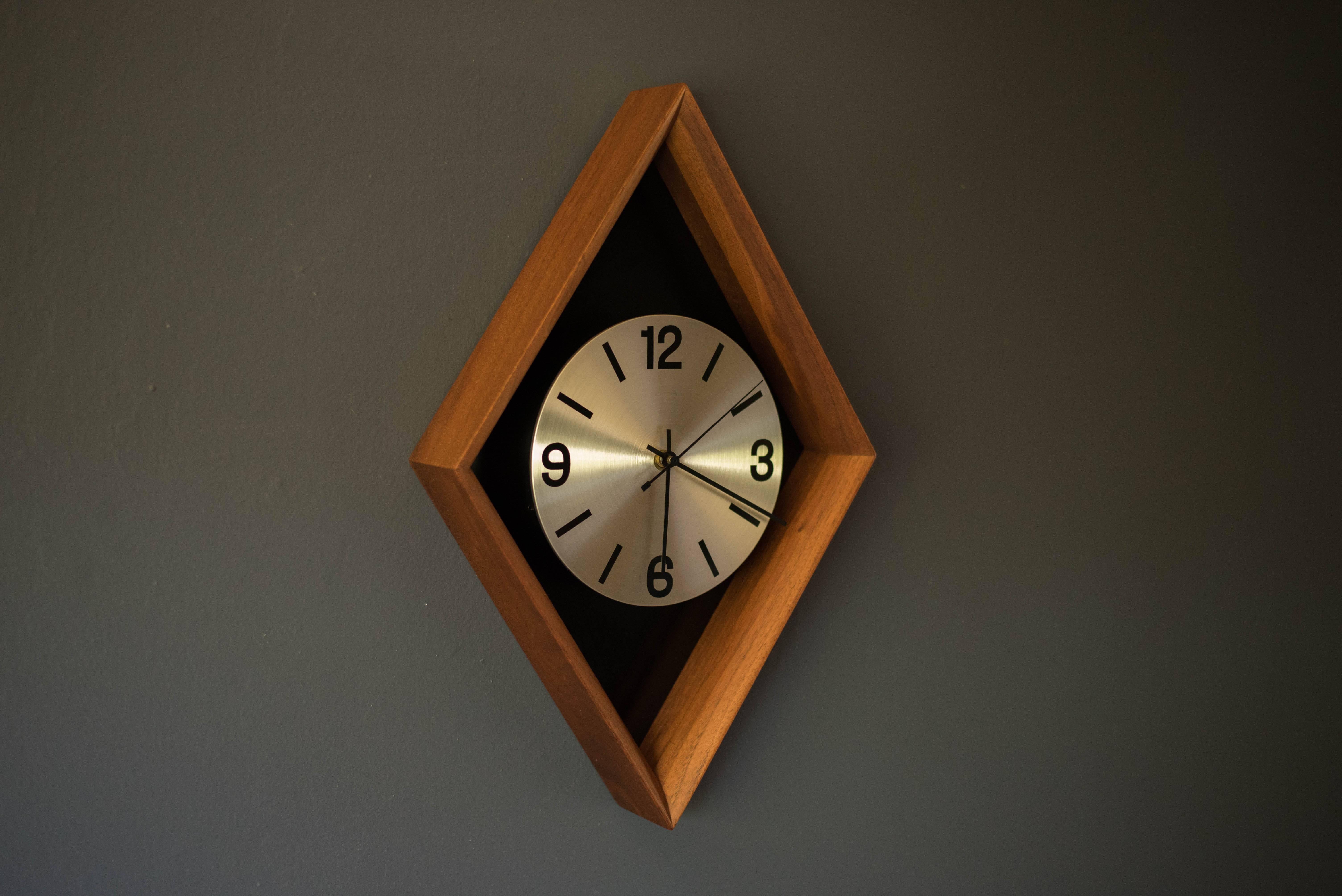 Mid Century clock made in walnut, circa 1960s. This piece goes great with any modern decor and keeps time with one AA battery. 

