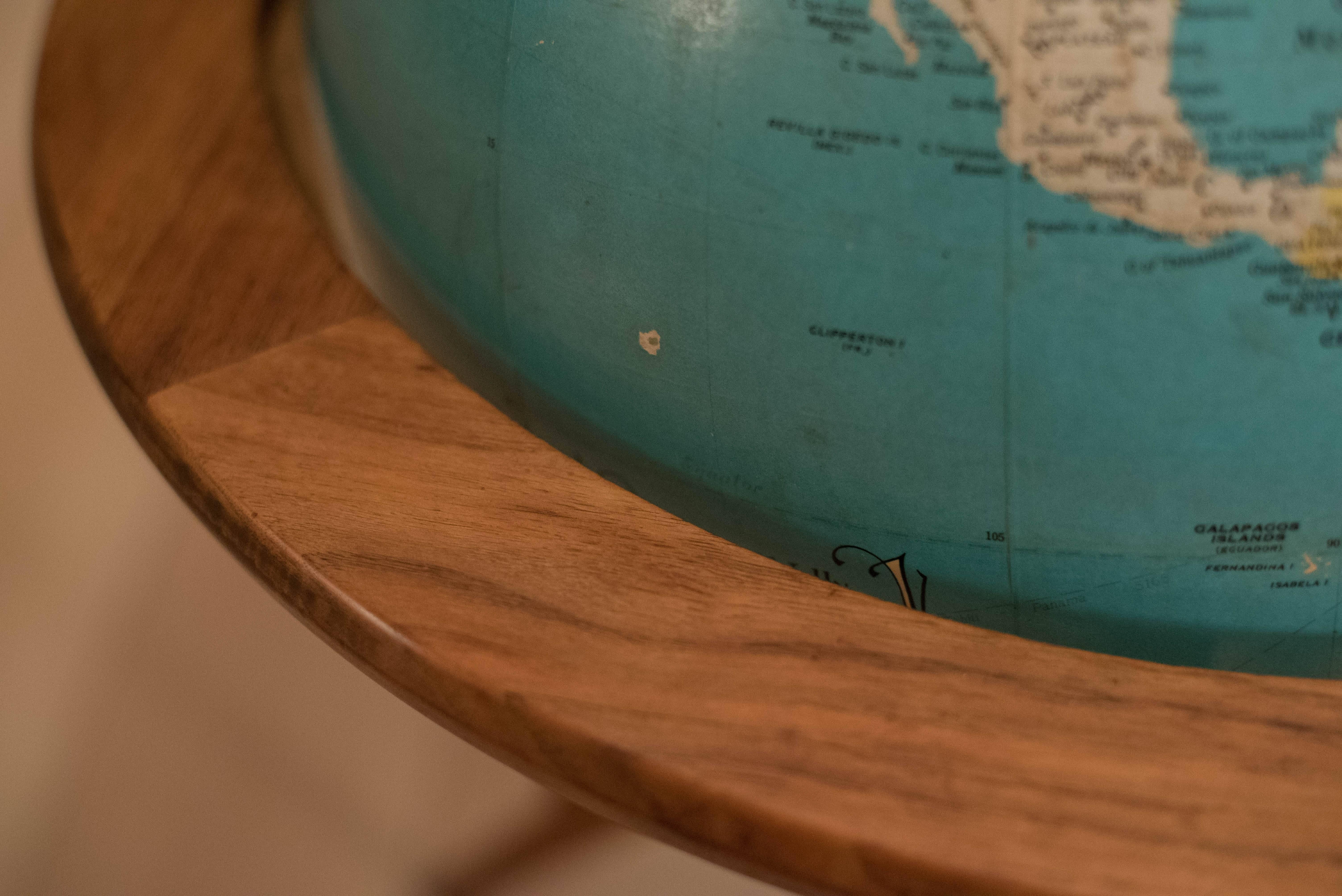 Mid-20th Century Vintage Illuminated Edward Wormley Globe for Dunbar