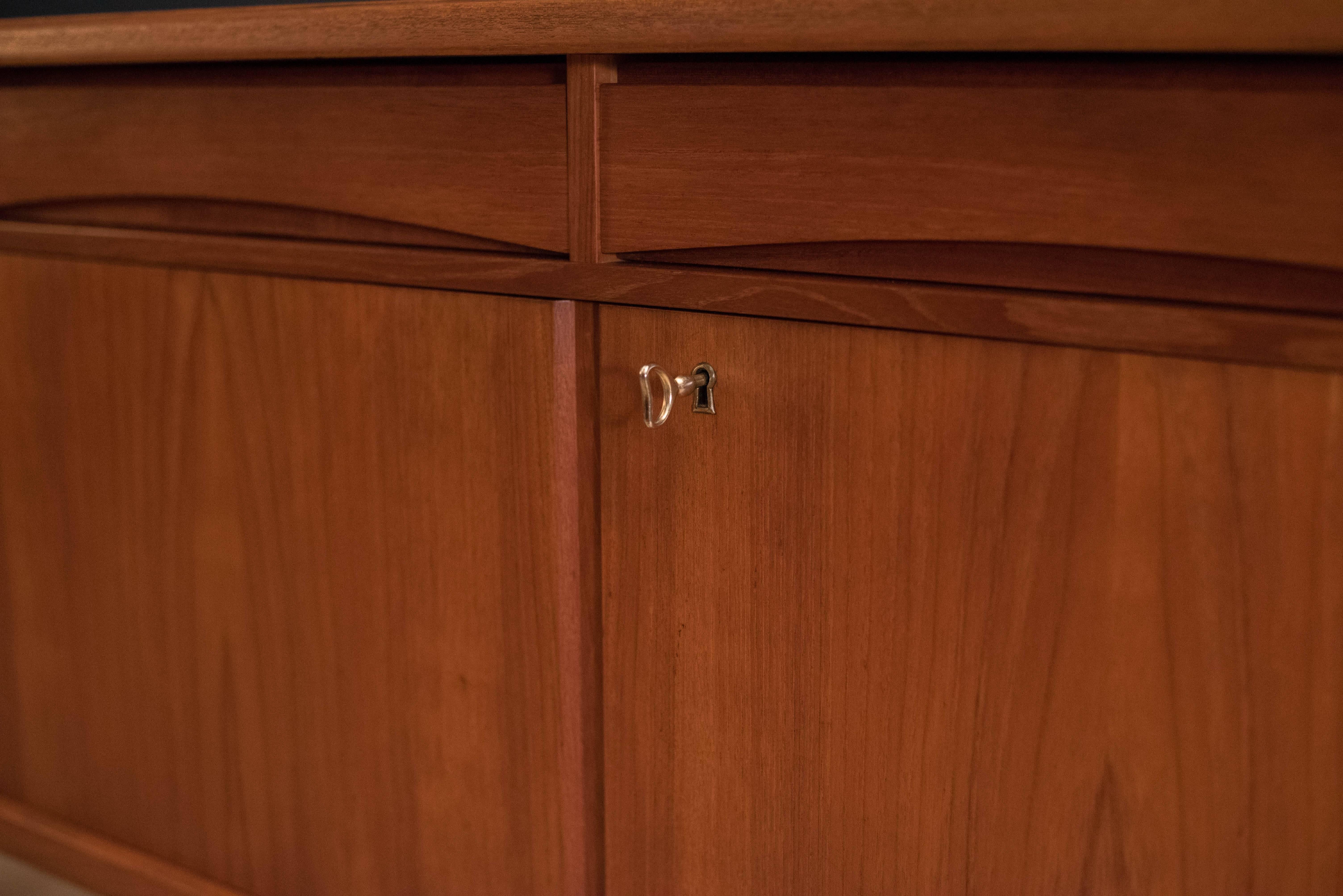 Mid-Century Modern Teak Sideboard In Good Condition In San Jose, CA