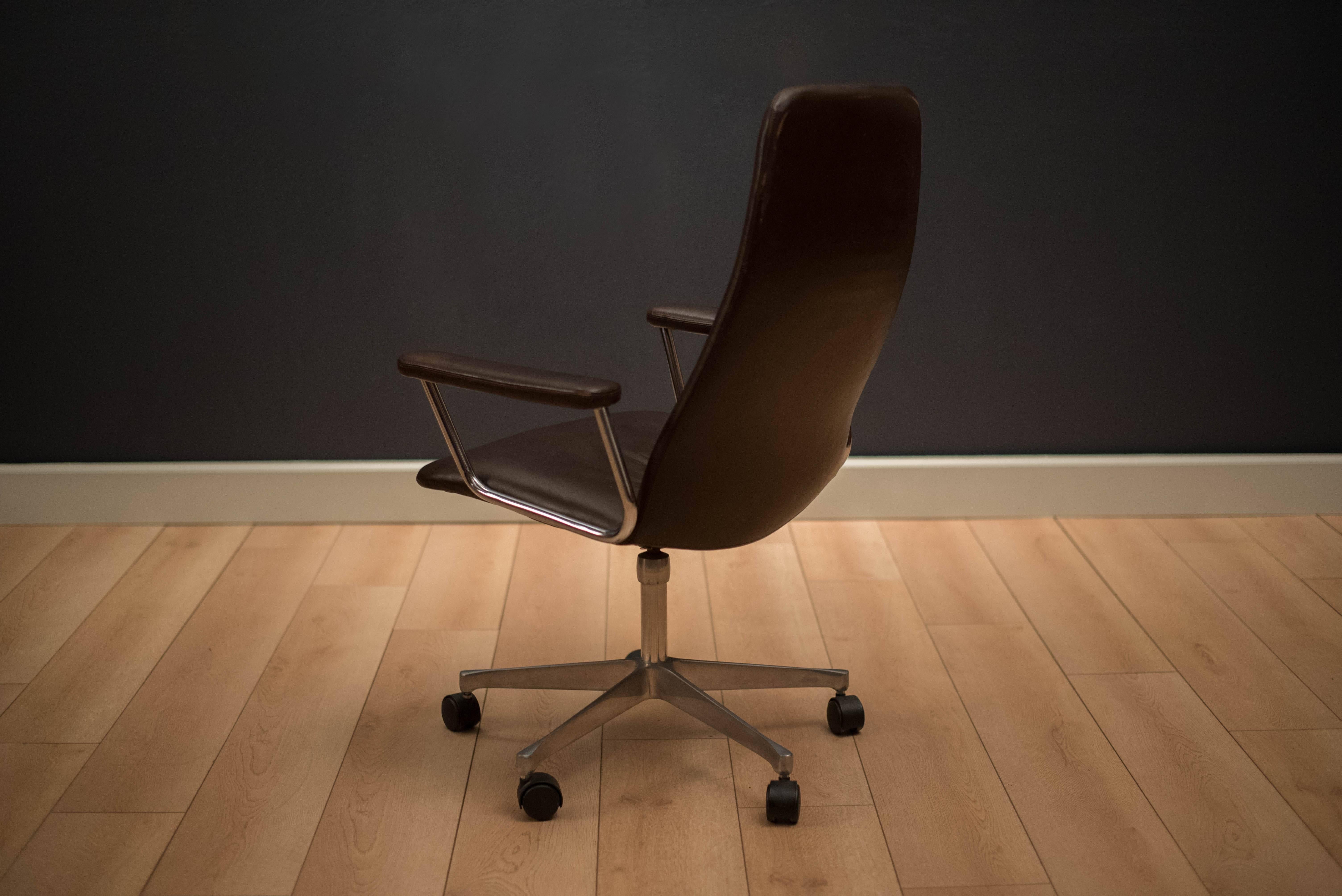 Mid-Century Leather Office Chair by Kevi In Good Condition In San Jose, CA