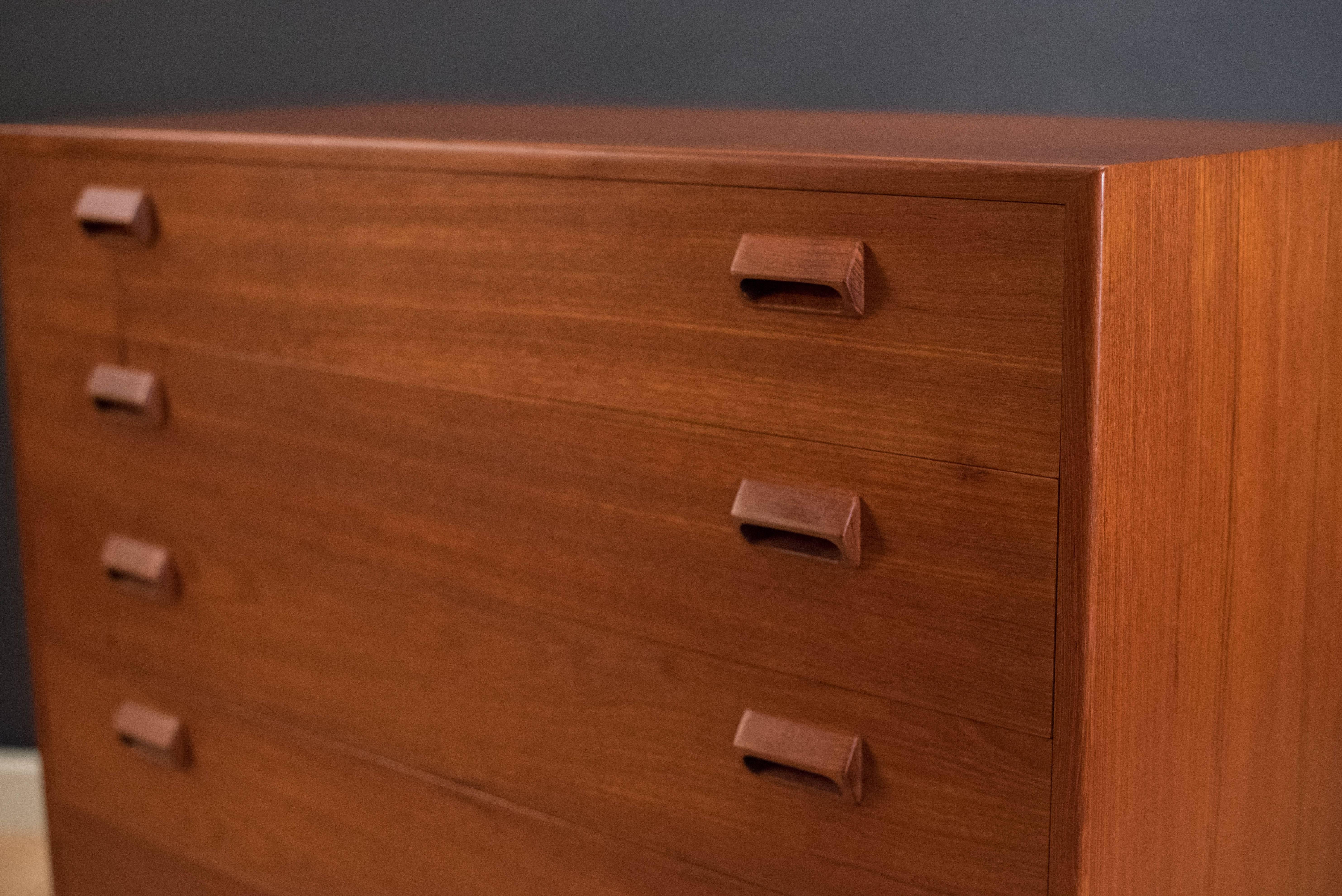 Danish tall dresser by Børge Mogensen in teak. This piece includes seven spacious dovetailed drawers with unique solid teak handles. 

 