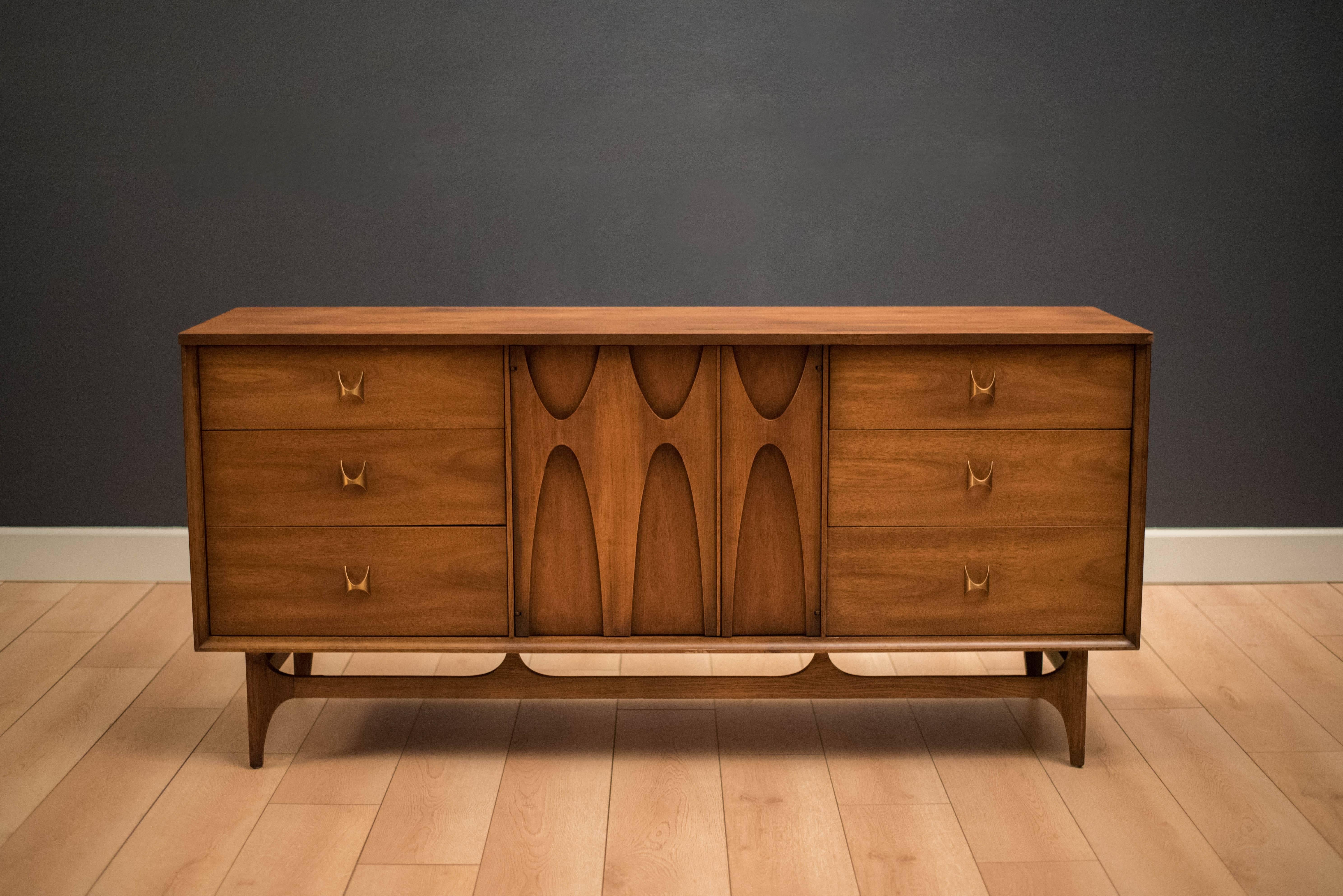 Mid-Century Brasilia triple dresser manufactured by Broyhill Premiere, circa 1960s. This piece highlights Oscar Niemeyer's iconic signature sculpted arches of Brazil. Includes plenty of storage space with nine drawers.
            