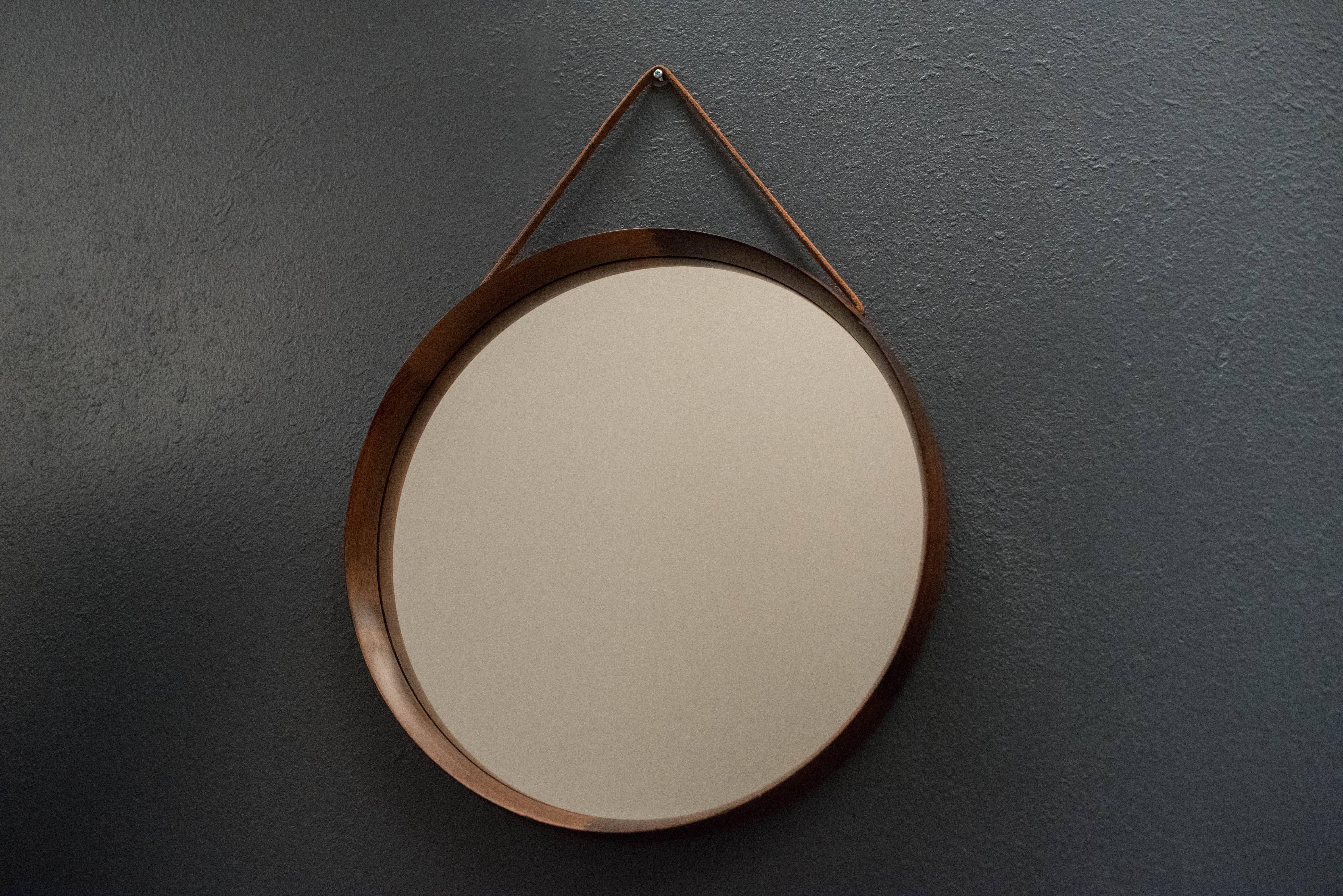 Leather Rosewood Round Luxus Mirror by Uno & Östen Kristiansson