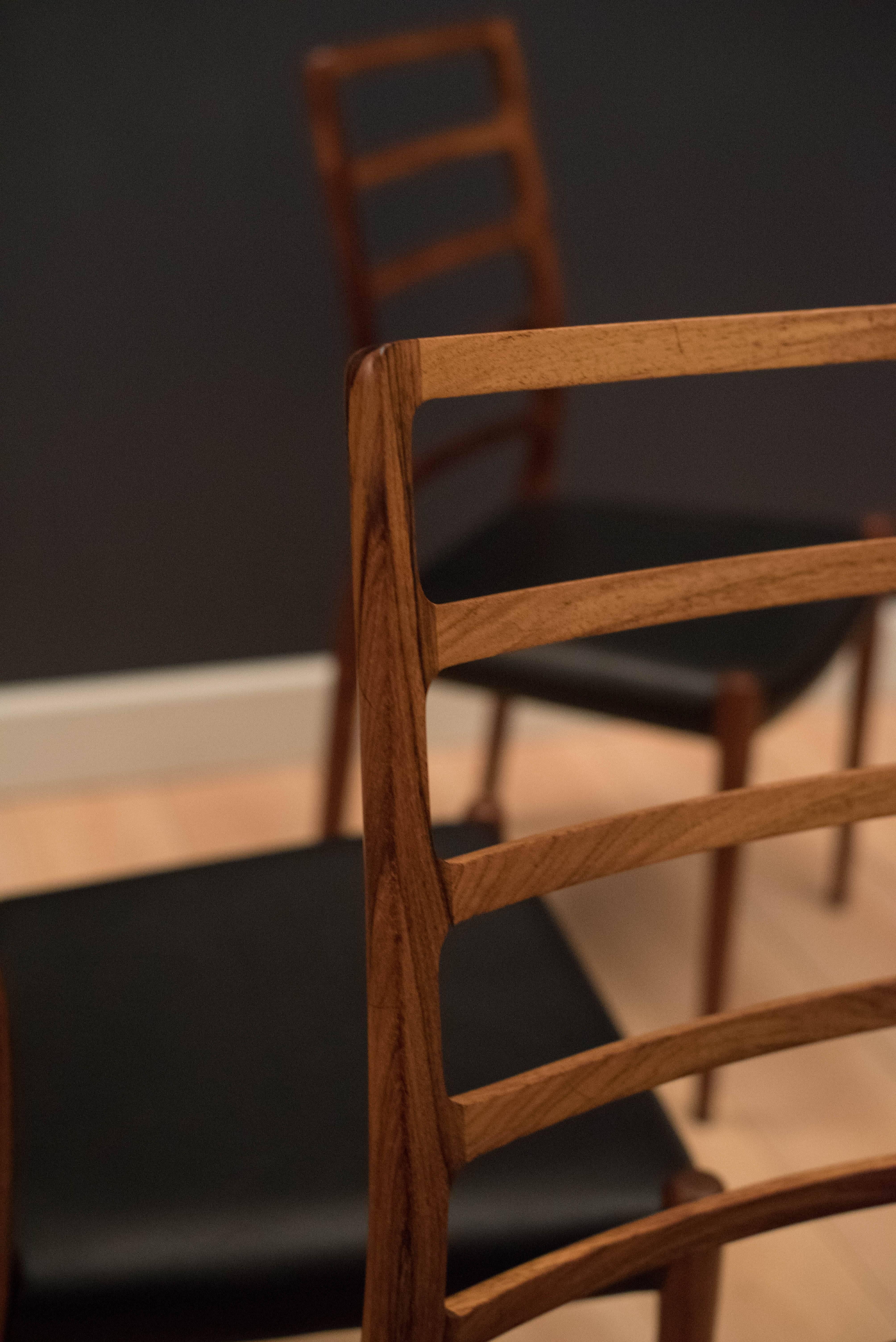 Set of Six Rosewood Møller No. 82 Dining Chairs In Good Condition In San Jose, CA