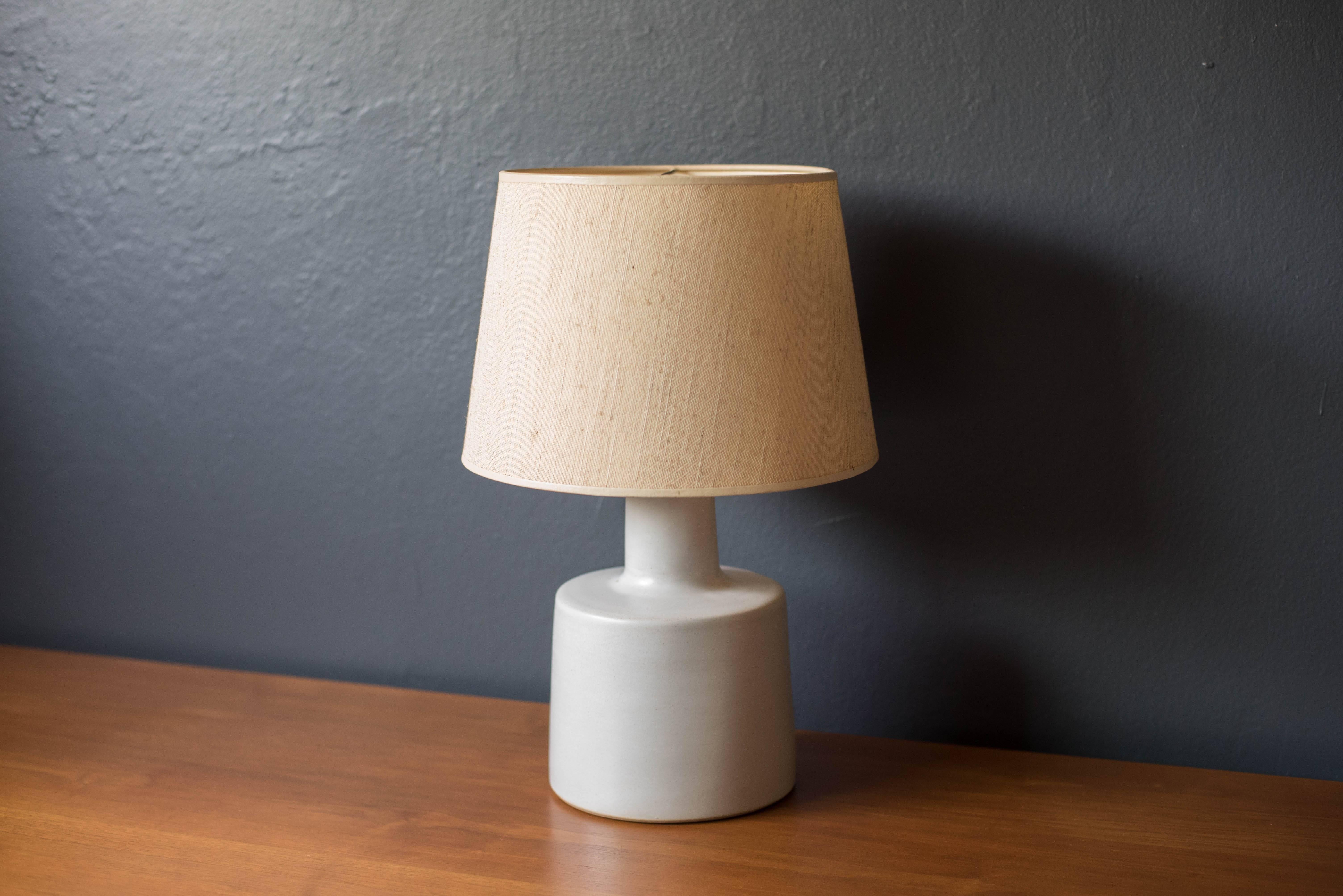 Mid-Century stoneware pottery lamp by Jane and Gordon Martz for Marshall Studios. This piece has a white or light grey matte finish and comes with the original Martz burlap shade.

Measures: 6.5