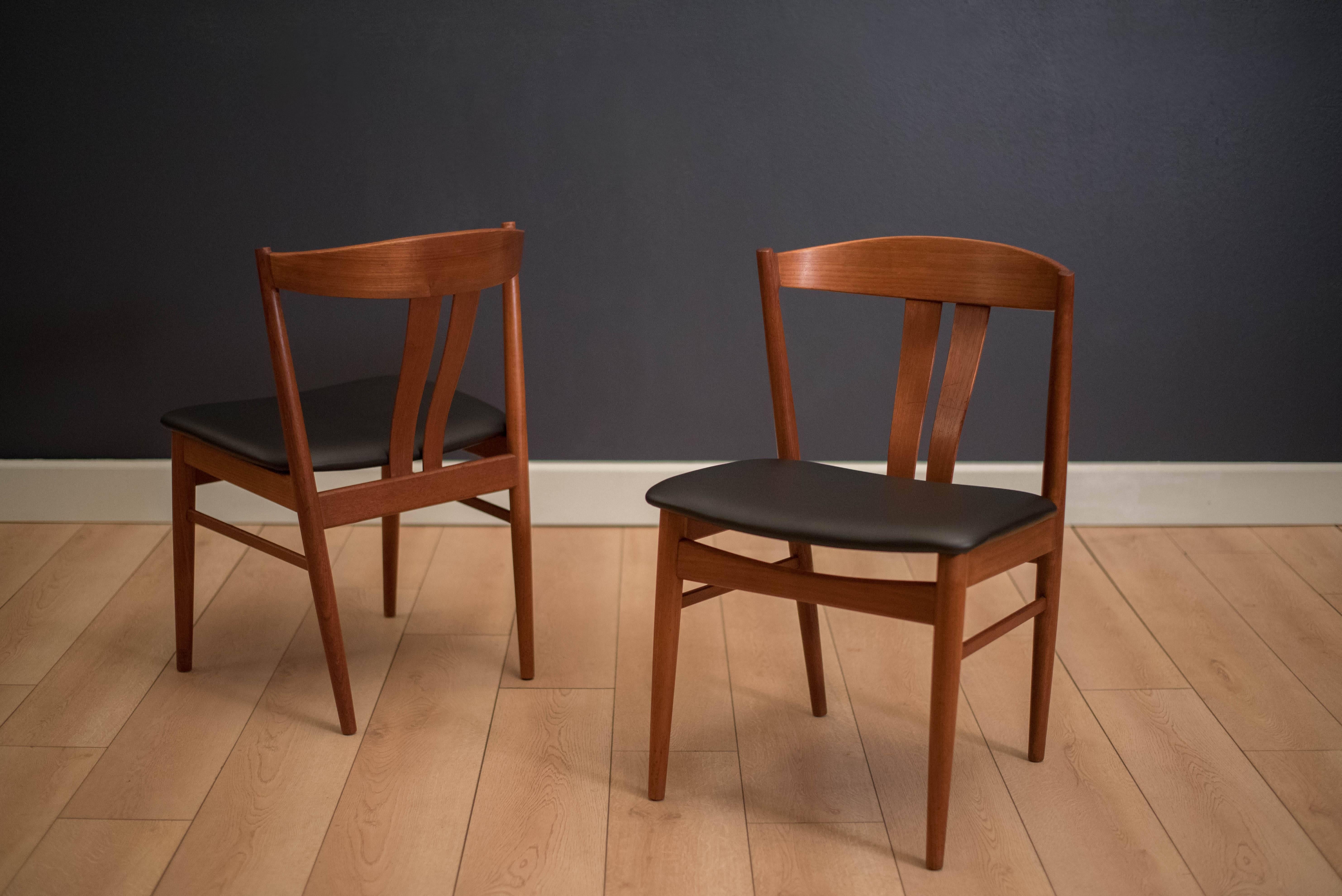 Vintage Pair of Teak Danish Dining Chairs In Good Condition In San Jose, CA