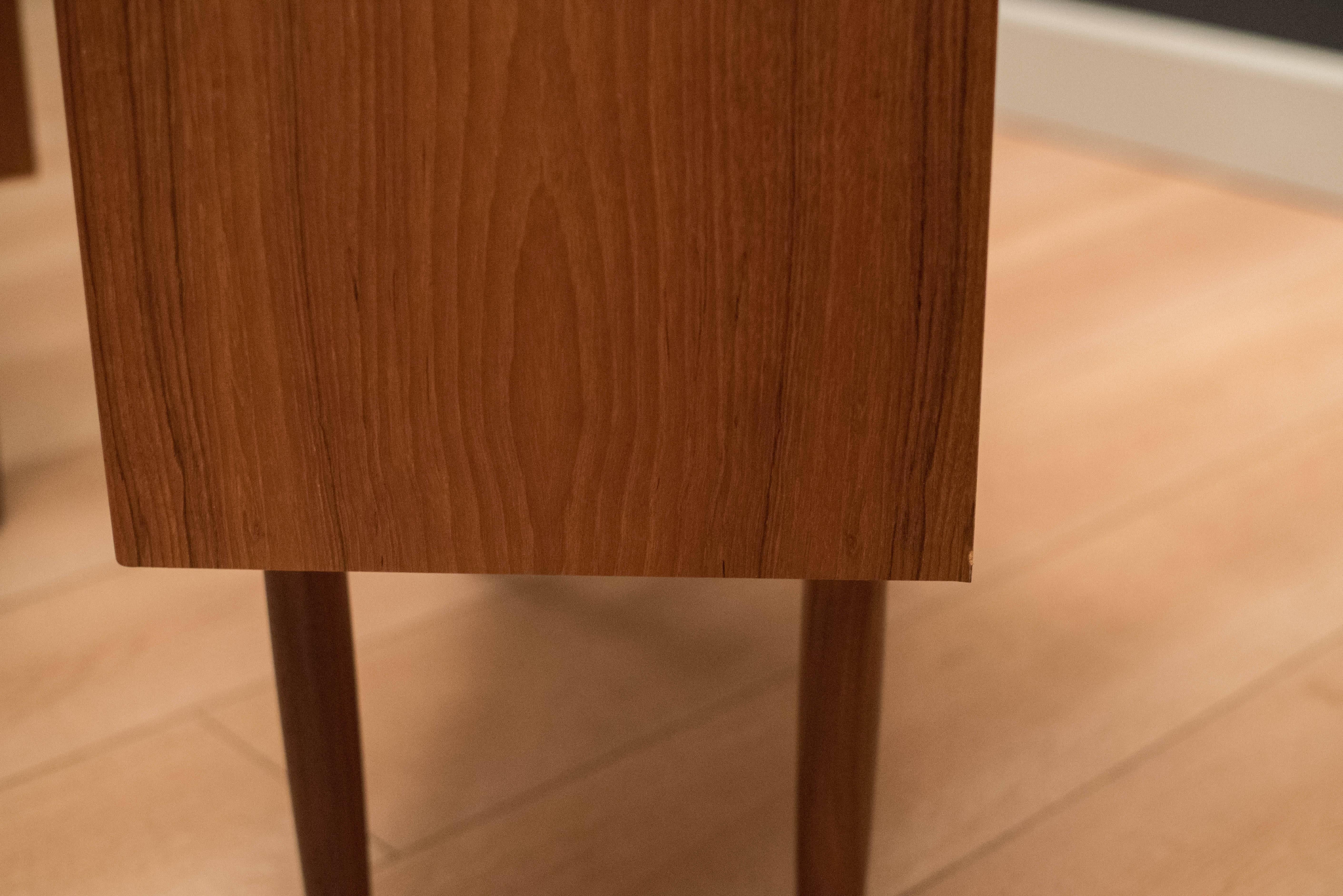 Midcentury Pair of Teak Nightstands 4