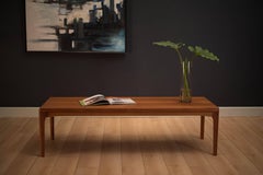 Alter dänischer Couchtisch aus Teakholz von Henning Kjaernulf