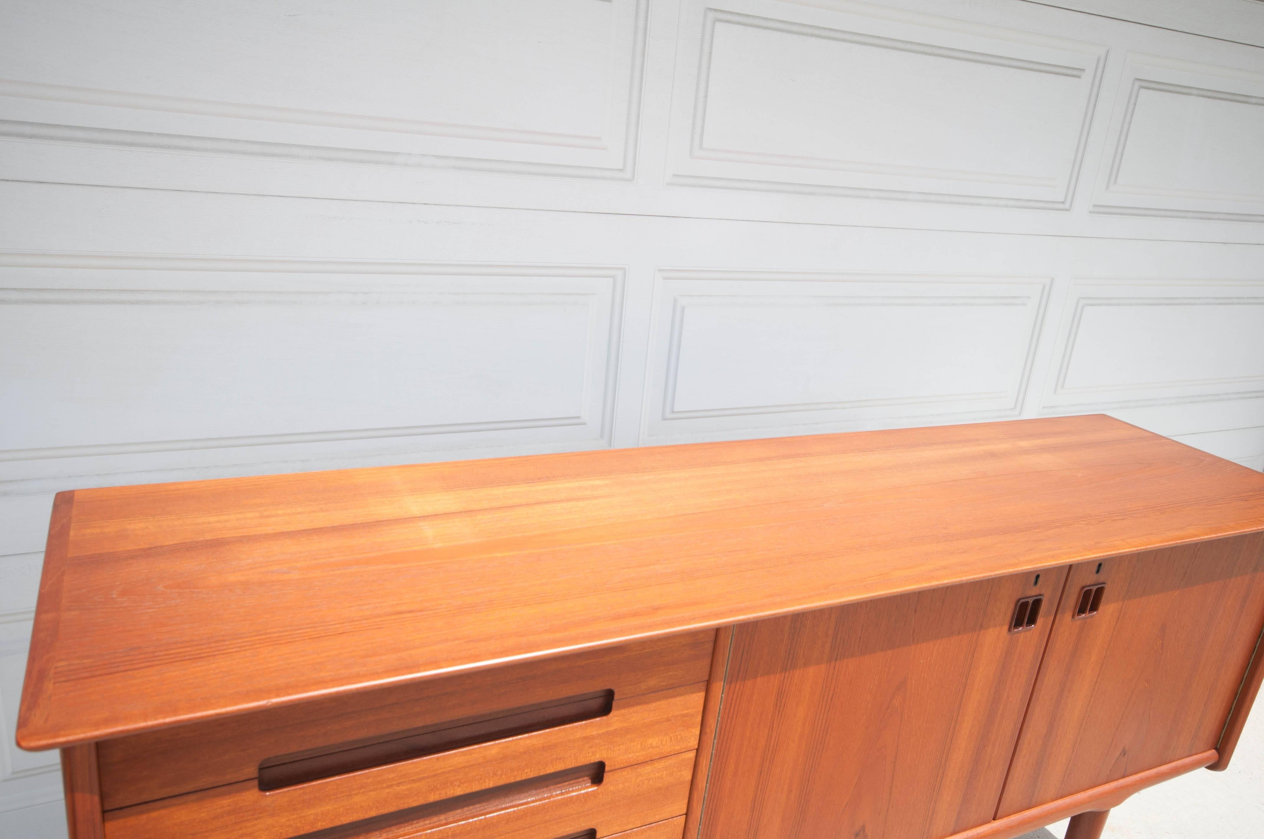 Mid Century Modern Teak Credenza In Good Condition In San Jose, CA