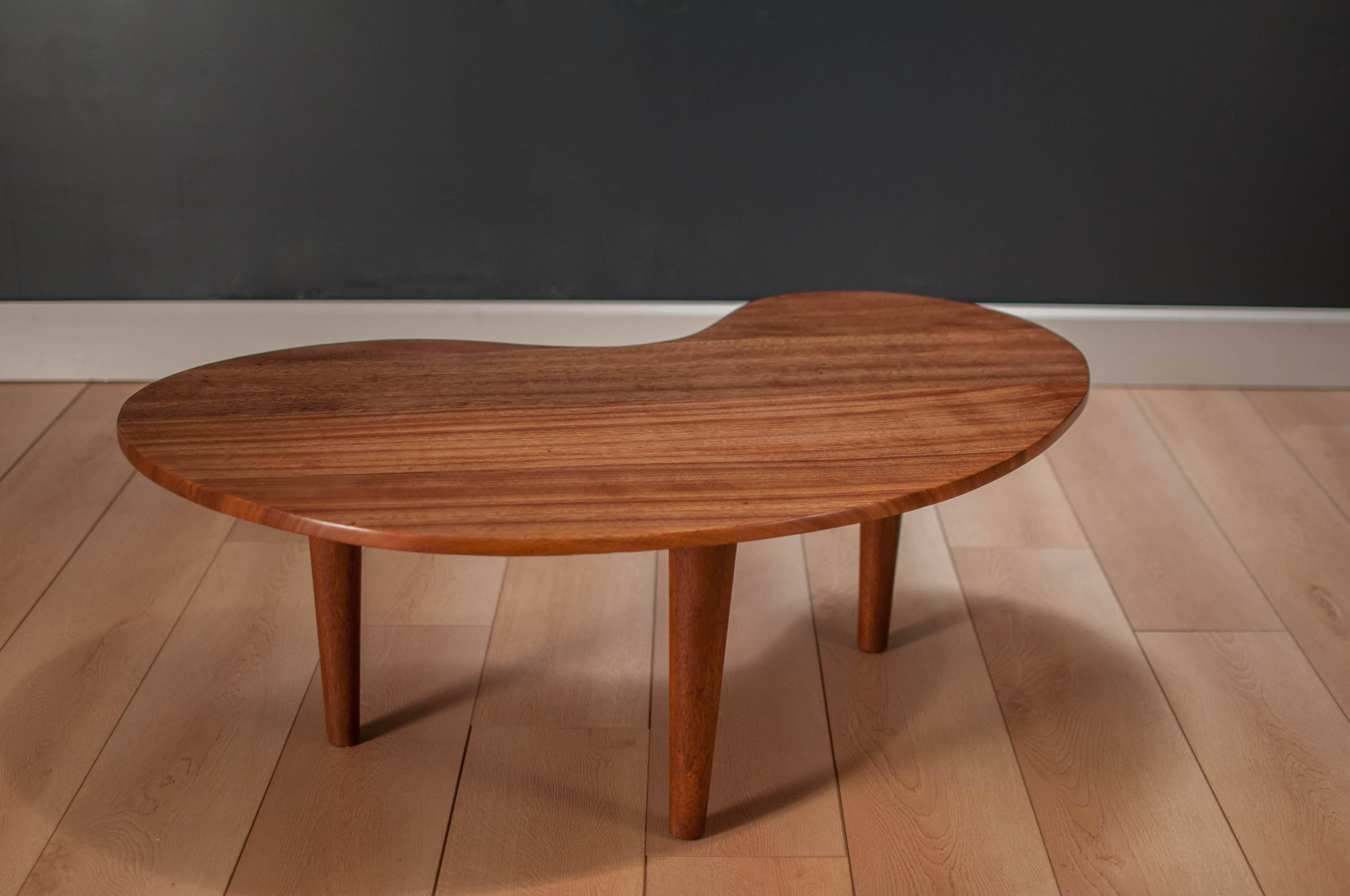 Mid-Century Kidney Coffee Table In Good Condition In San Jose, CA