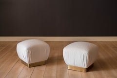Paire de poufs « California Modern » en bouclé et laiton, créés par Marge Carson