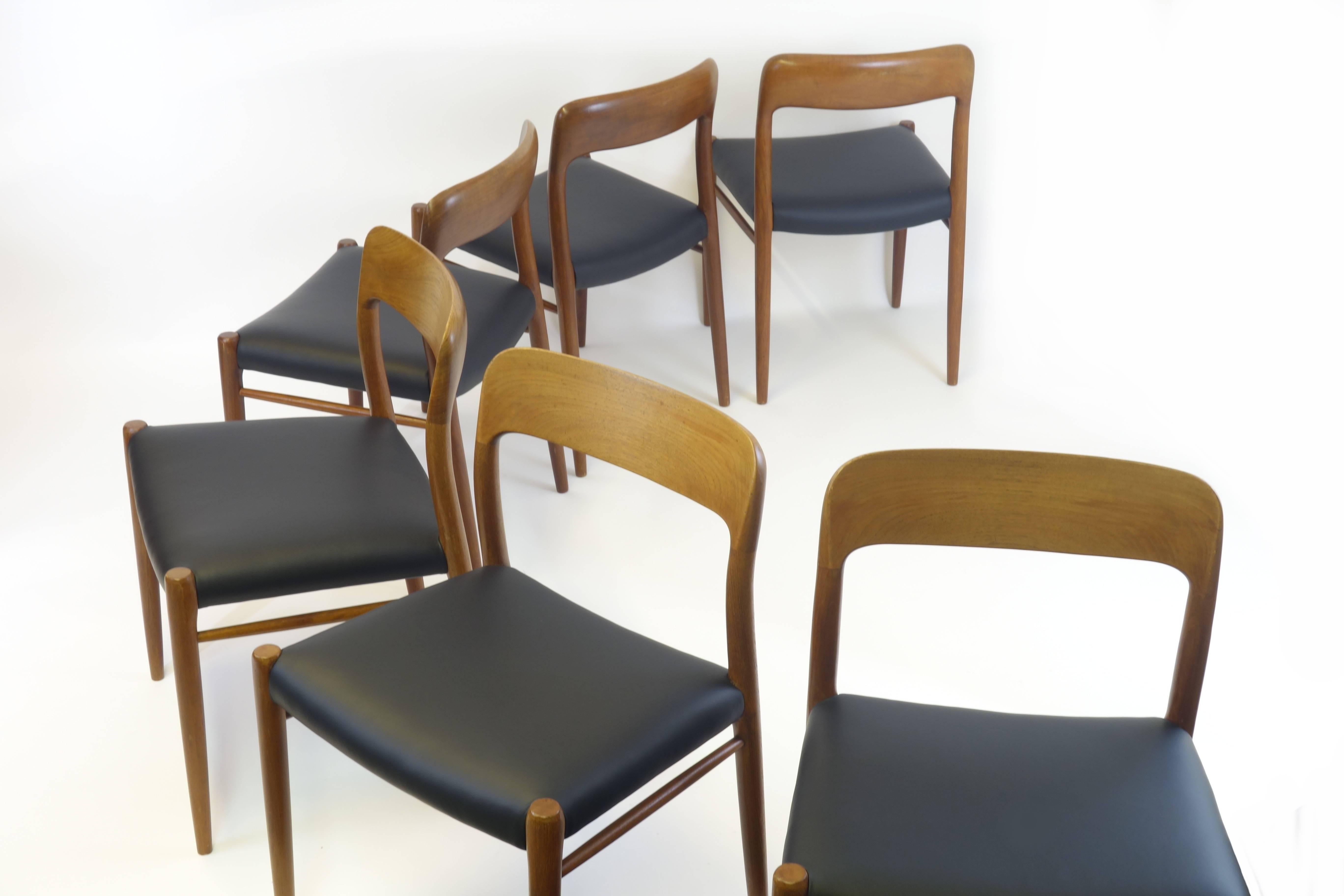 Six exquisite original chairs by J. L. Moeller, Denmark 1960s; elegantly rounded teak wood frame with organically flowing appearance and marvellous fitting quality. These chairs have been warily and carefully refurbished. Their new upholstery in