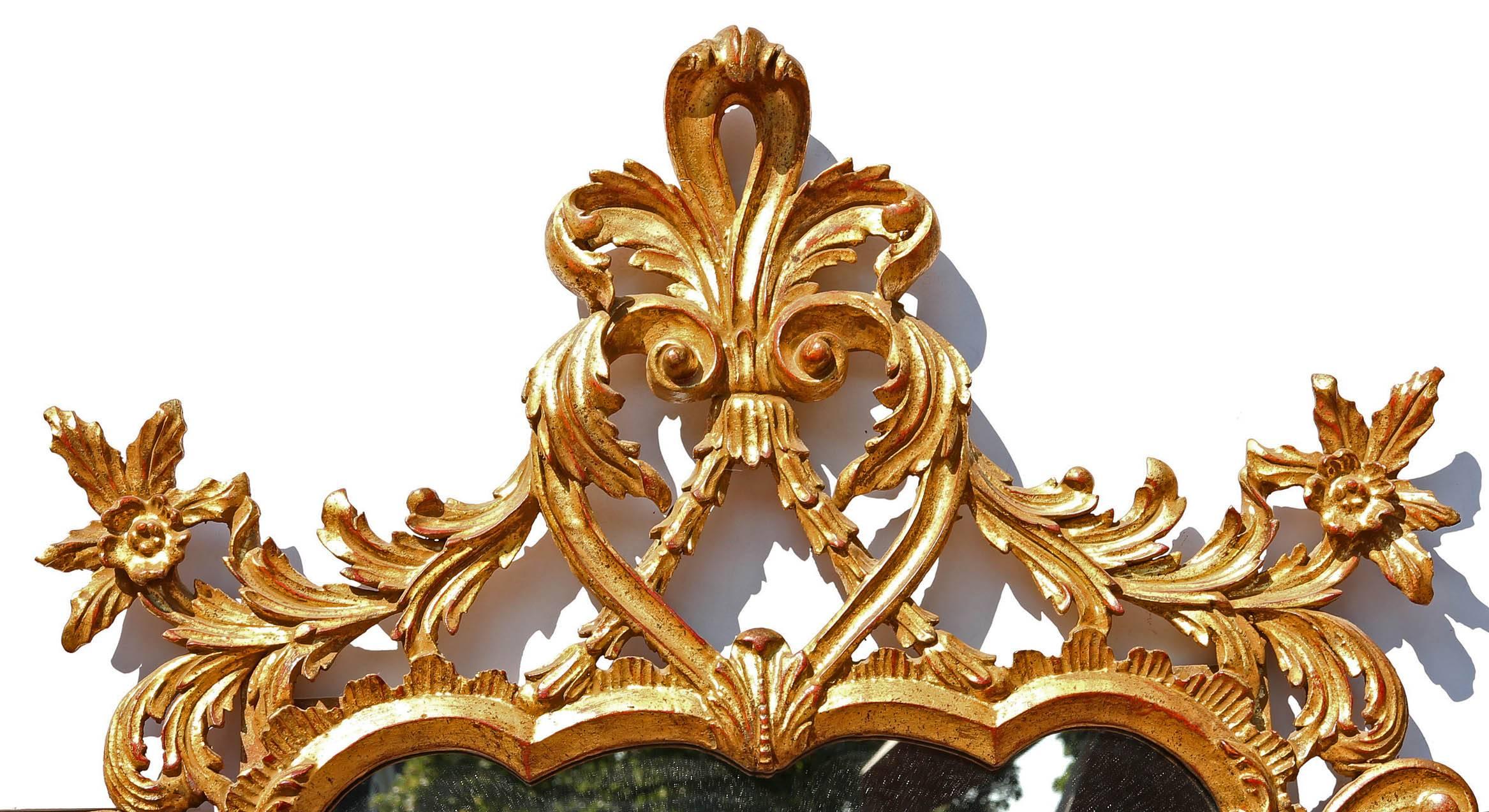 Italian carved and giltwood mirror by Labarge. Excellent quality. Rococo style.