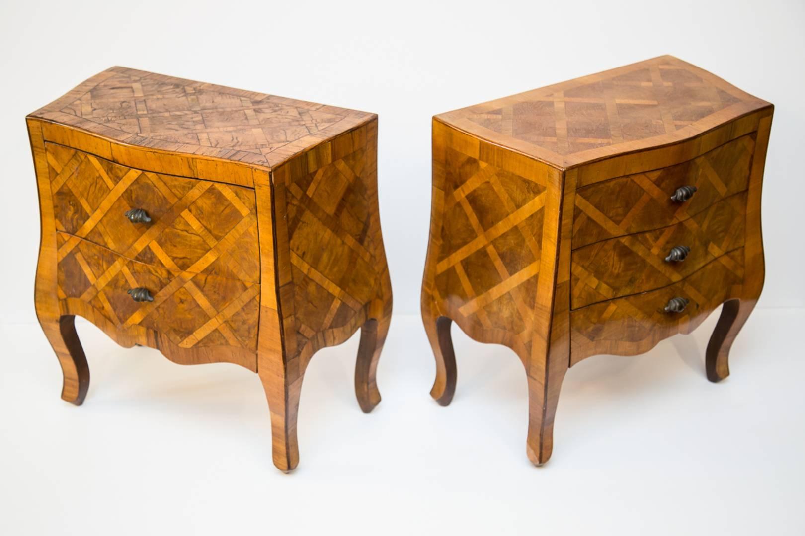 Pair of Parquetry Bombay Petite Chests in Italian Figured Walnut In Good Condition In Rochester, NY