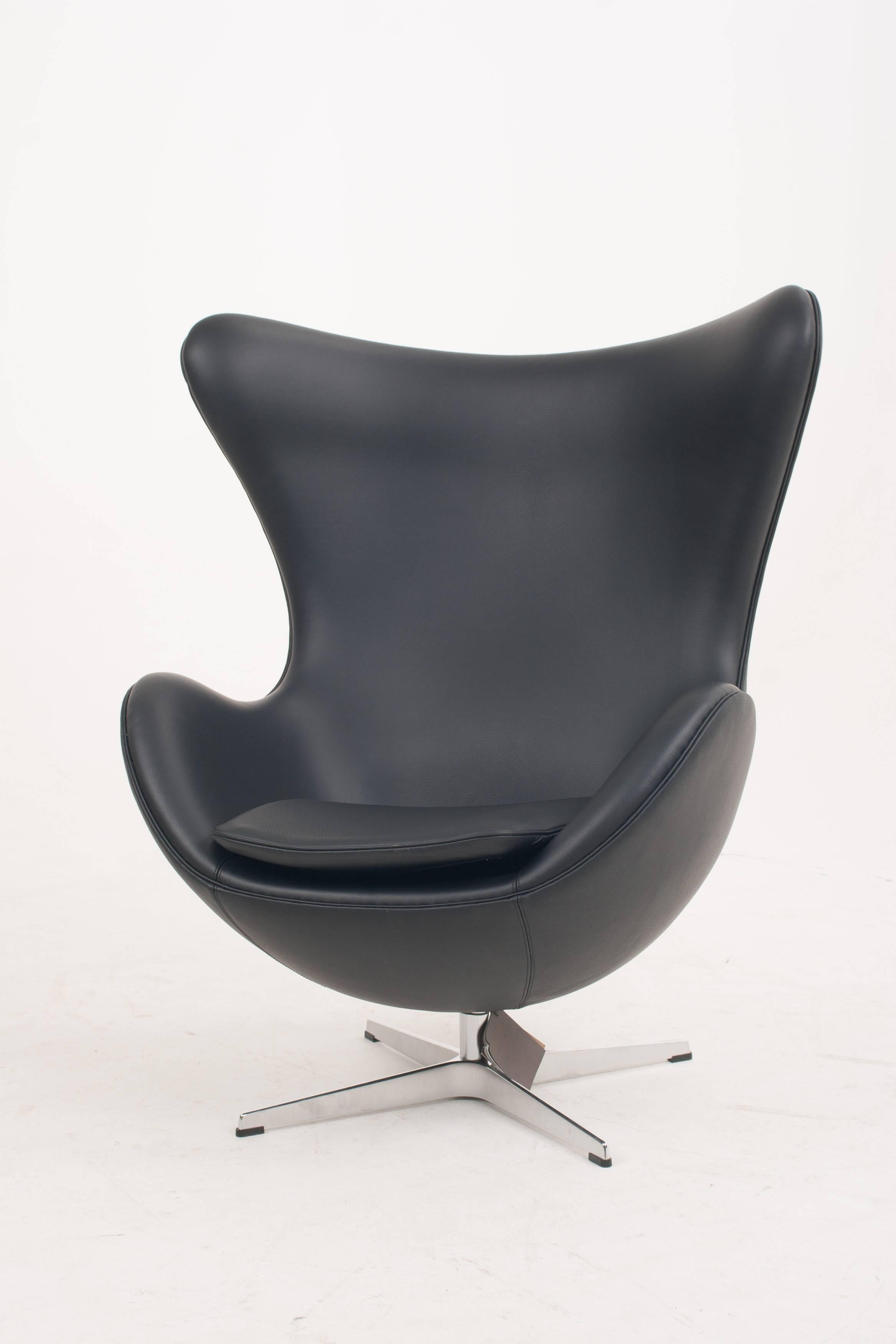 With tilt and swivel function, when you leave the chair, it will move back into original position!

Excellent condition, brand new chair, super soft leather with 20 years warranty certificate. 

Comes with paperwork. (Warranty card, valid for 20