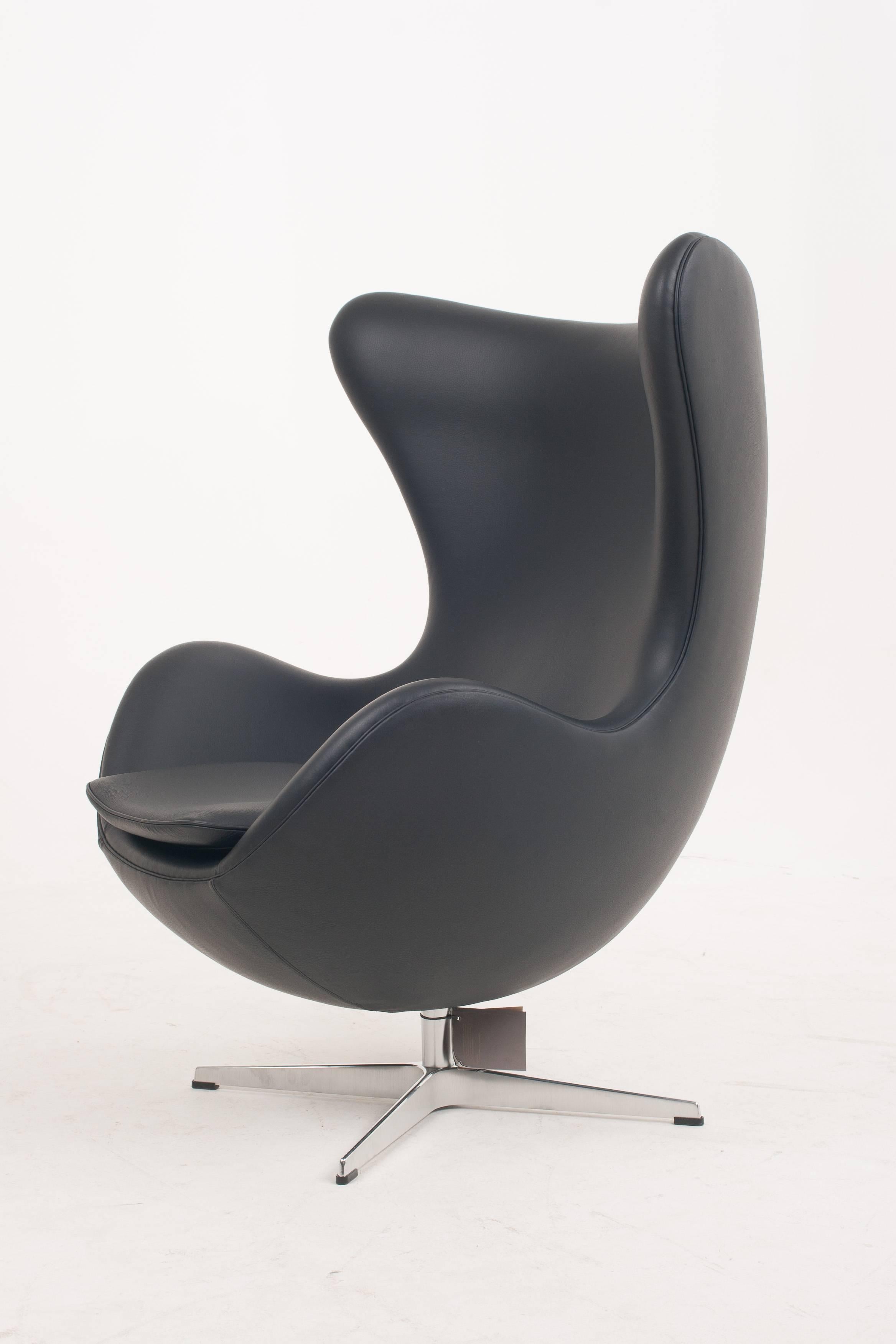 Contemporary Genuine Arne Jacobsen Egg Chair, Black Leather, Fritz Hansen