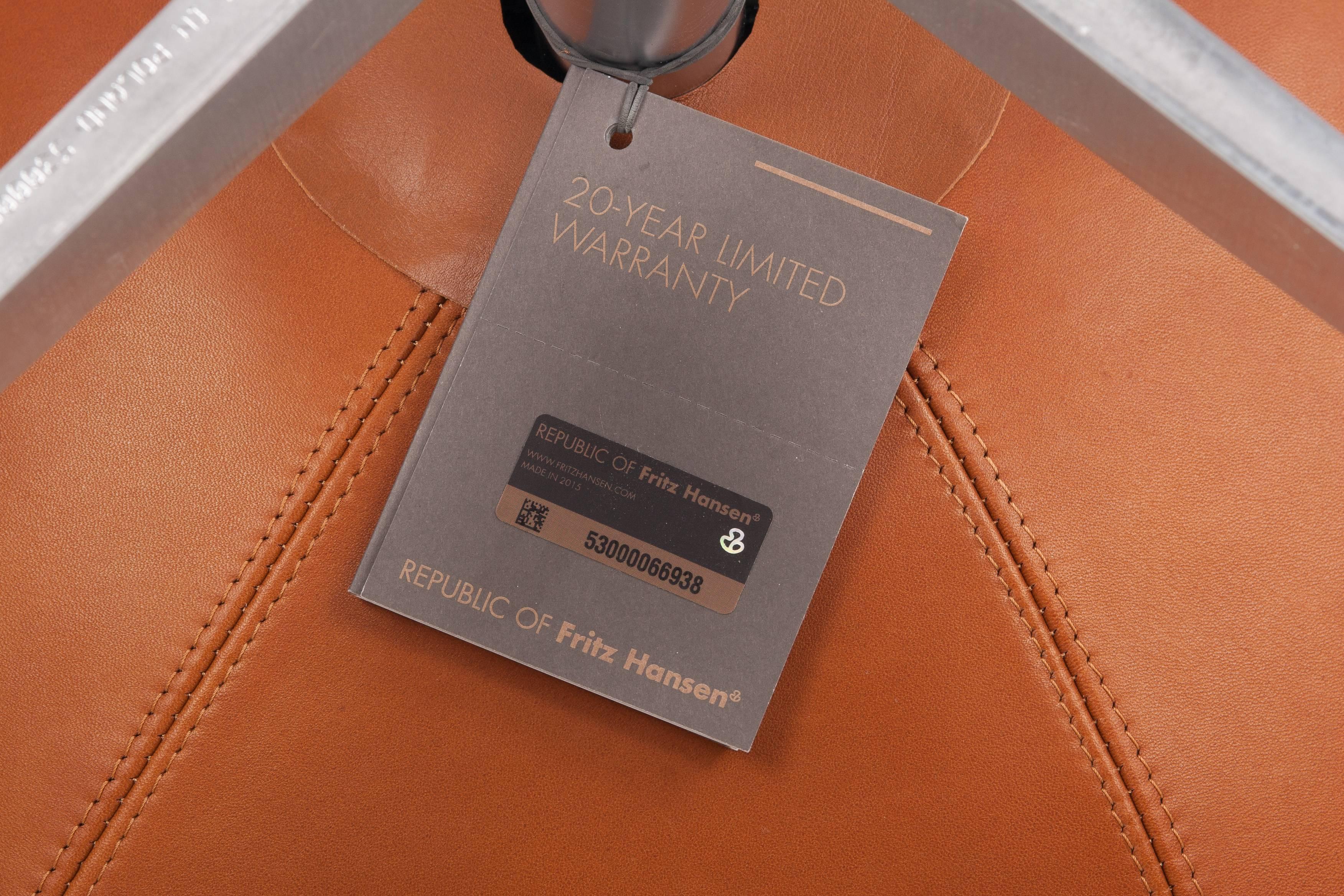Aluminum Arne Jacobsen Egg Chair in Walnut Elegance Soft Leather for Fritz Hansen