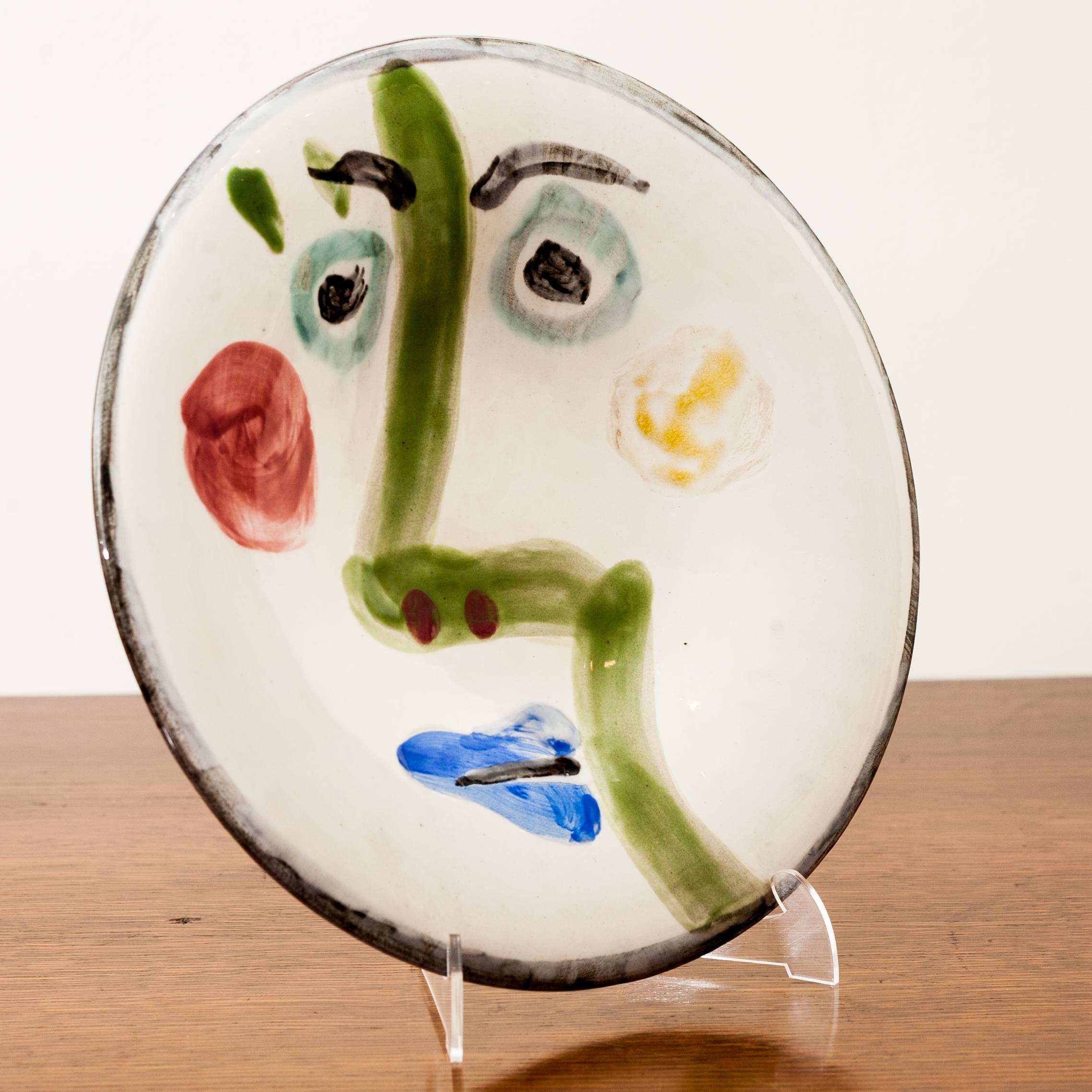 Pablo Picasso (1881-1973)

Visage no. 189, 1963

Fully glazed ceramic plate, numbered from the edition of 150.
White earthenware clay, decoration in engobes and enamel. Underglaze green, yellow, red, blue and black. Marked on the reverse and