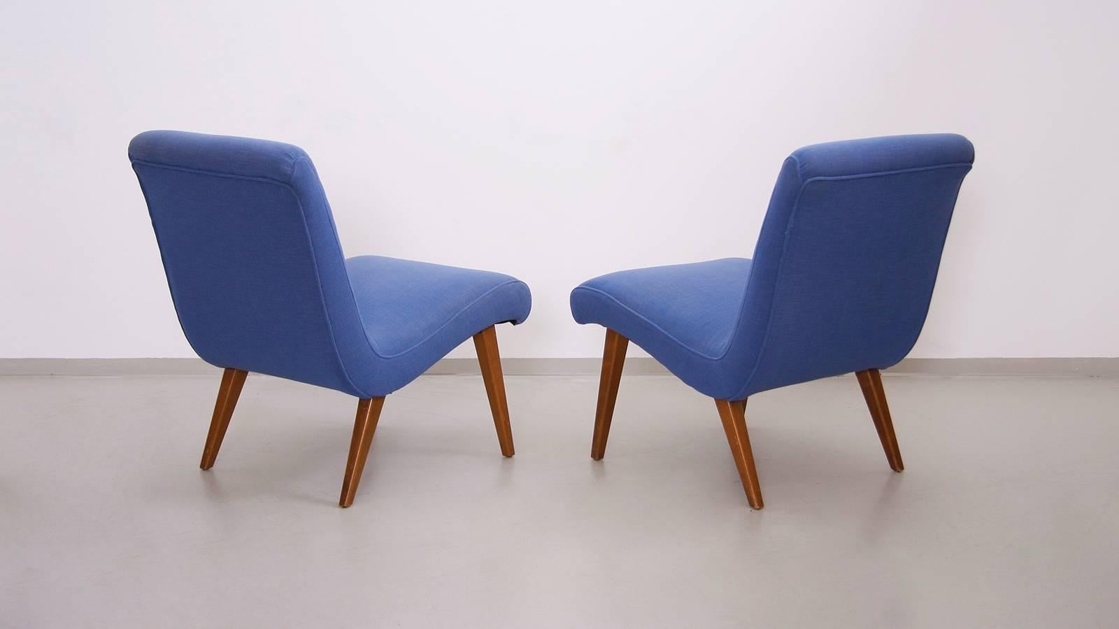 Mid-Century Modern Pair of Jens Risom 654 U Lounge Chairs in Blue by Knoll International