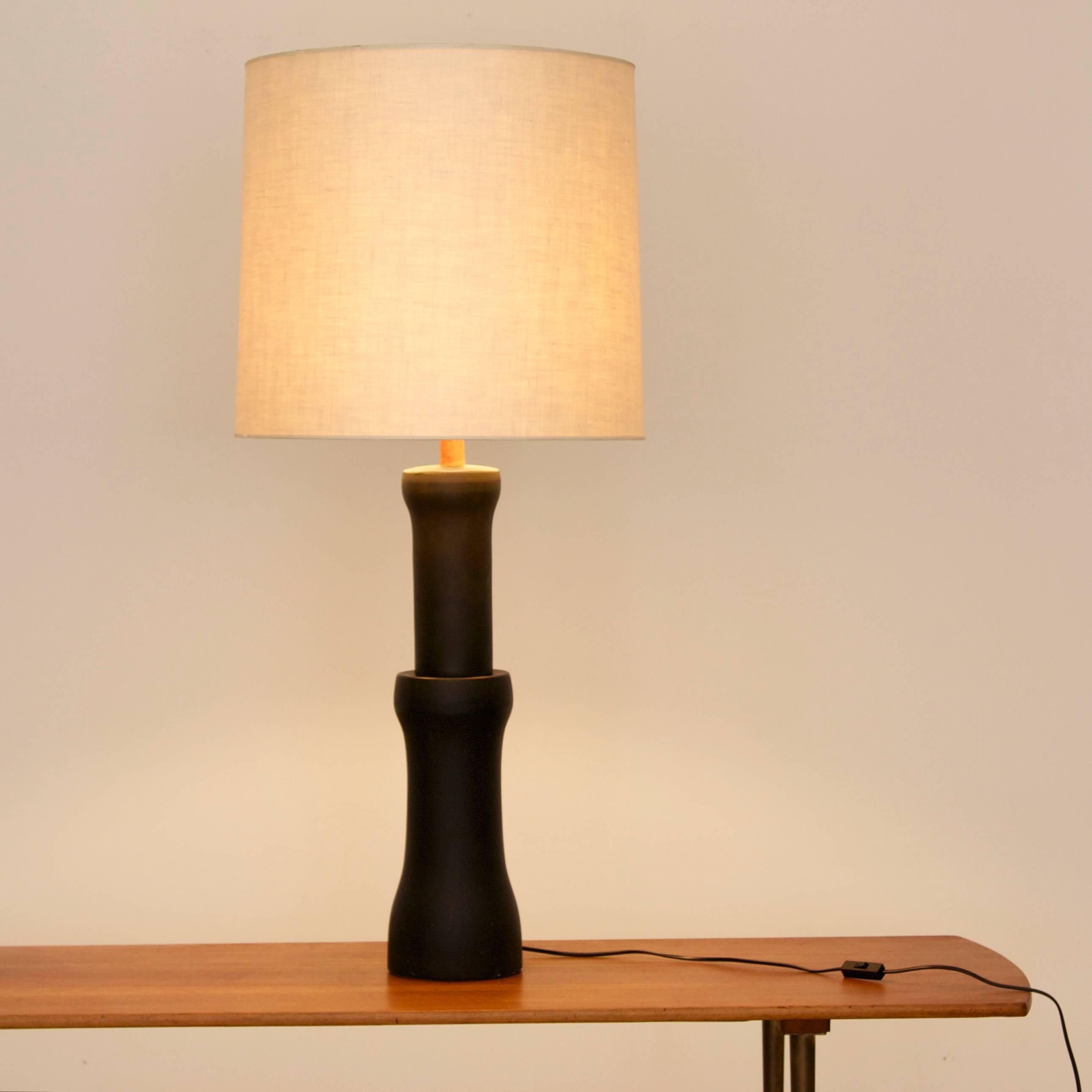 Large table lamp by Martz in excellent condition with original shade in black ceramic with no chips!