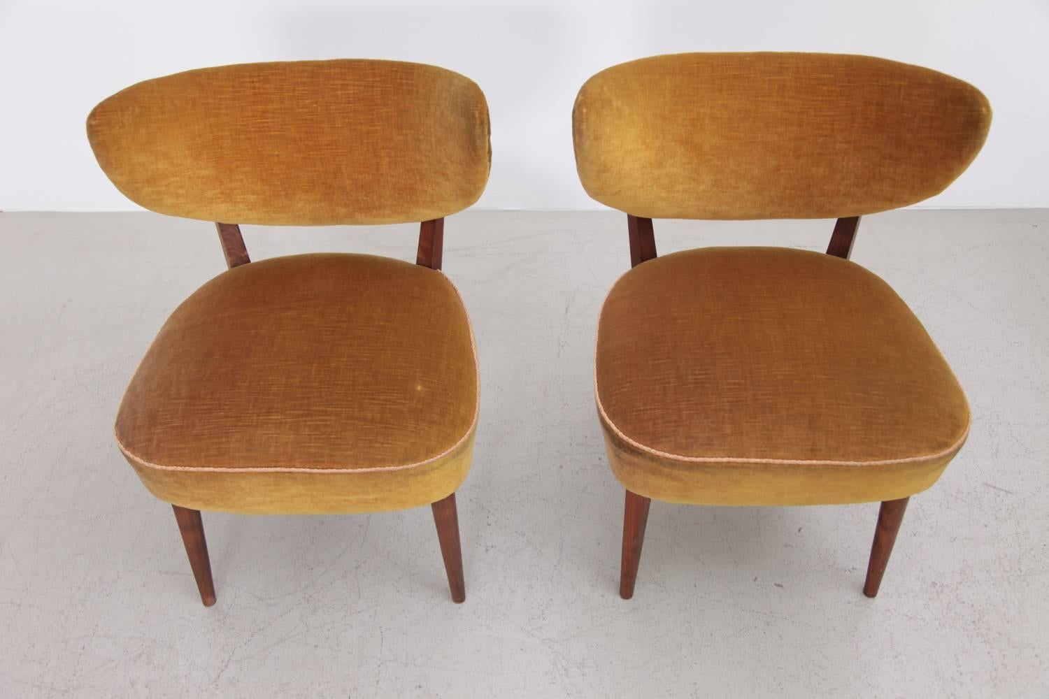 Pair of 1950s German Curved Back Chairs by Arch, Traulsen in Mohair Fabric 1