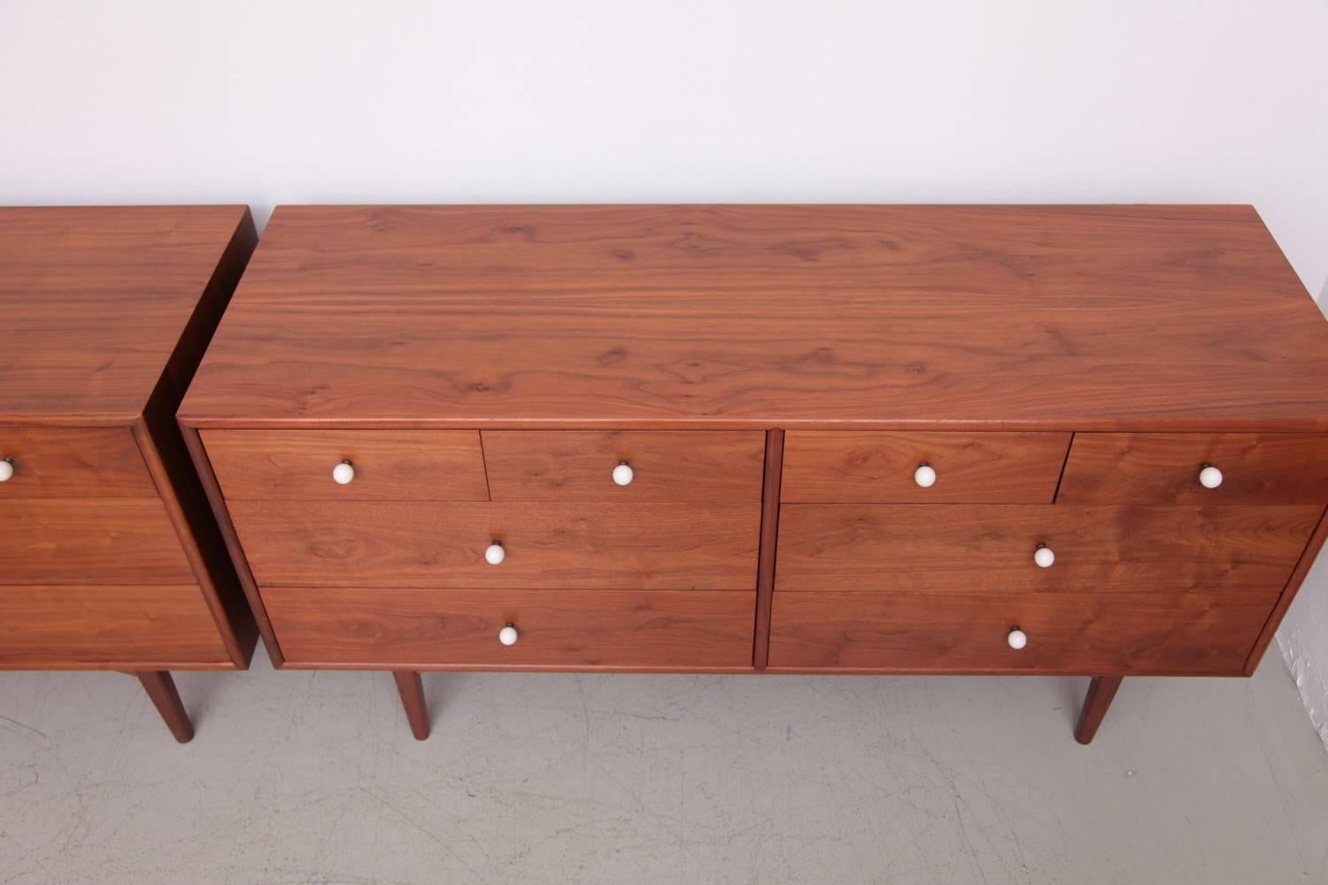 Mid-20th Century Pair of Chest of Drawer Dressers in Walnut by Kipp Stewart for Drexel